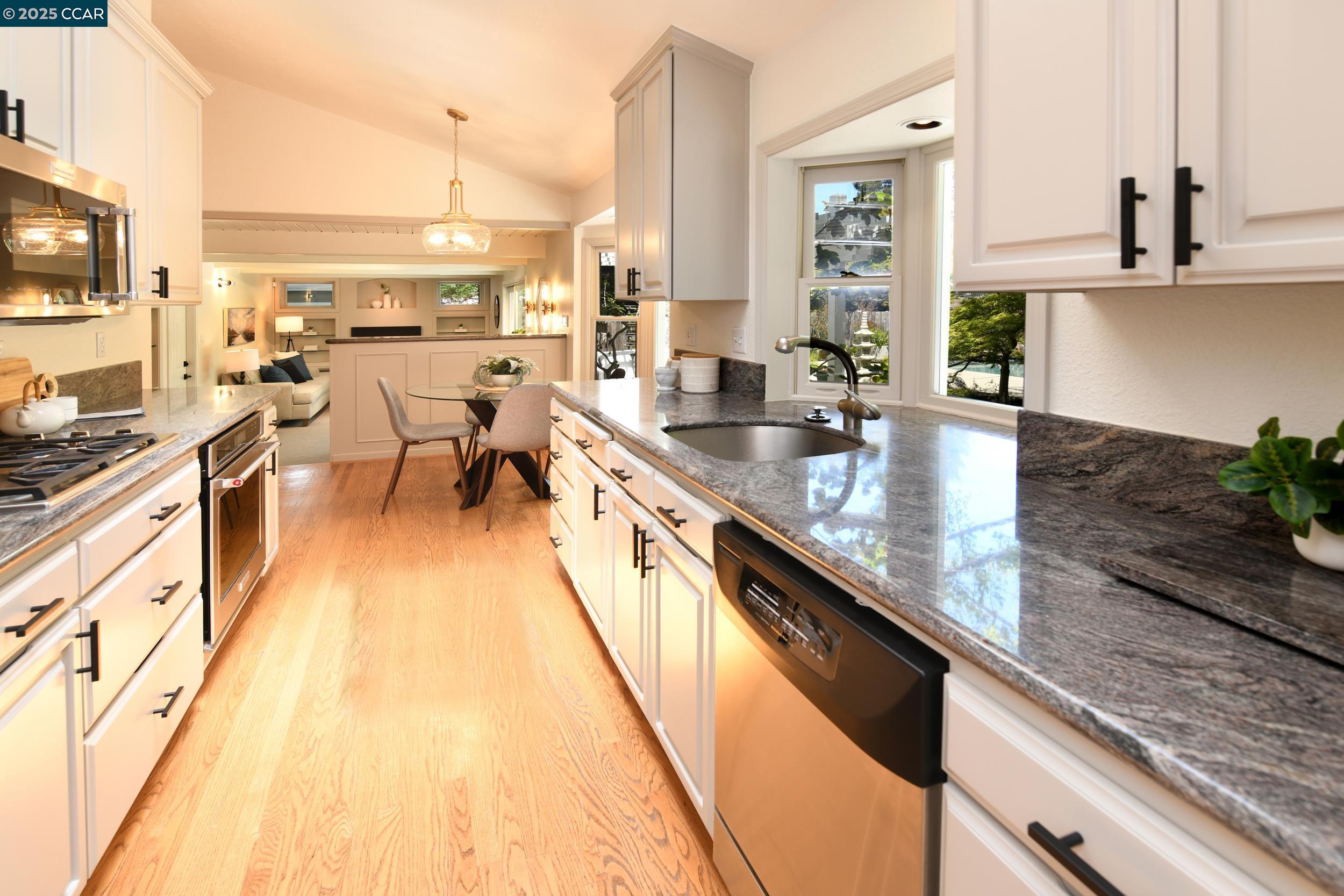 Detail Gallery Image 20 of 59 For 683 Wee Donegal, Lafayette,  CA 94549 - 5 Beds | 3/1 Baths