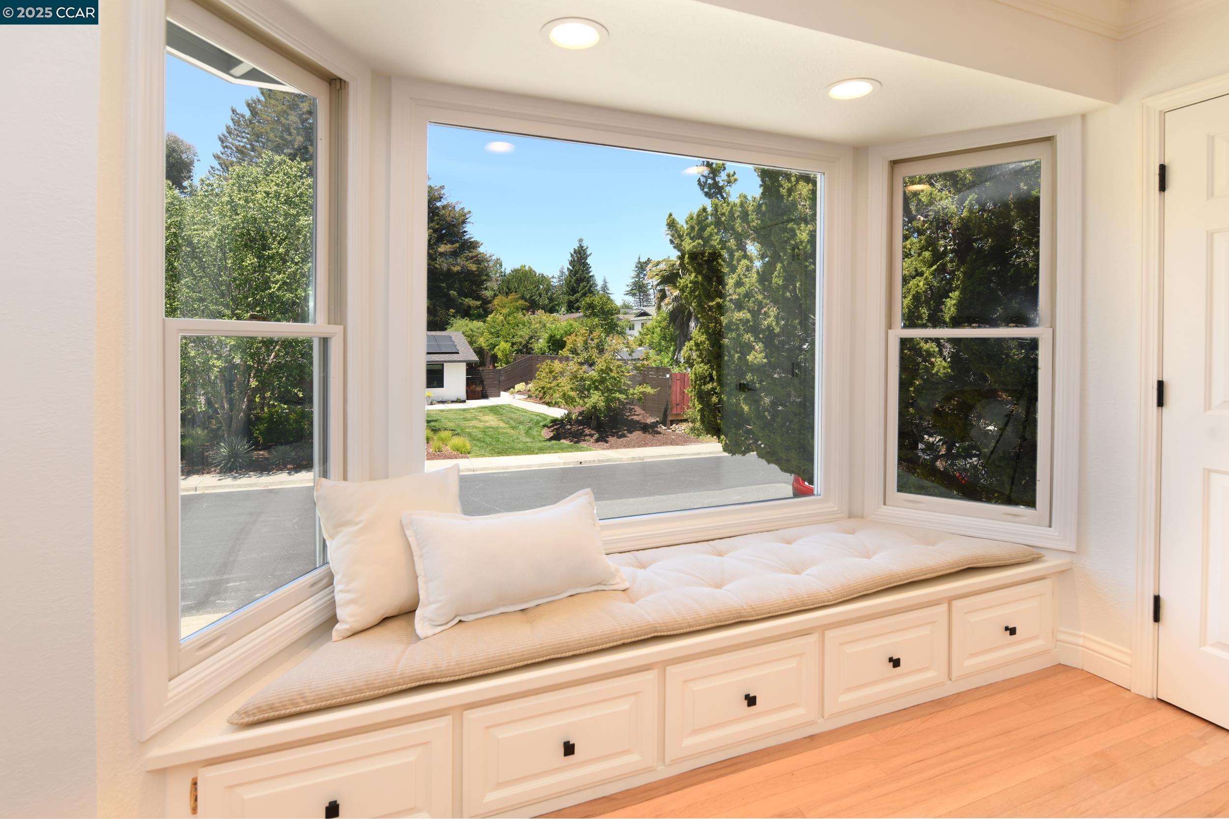 Detail Gallery Image 24 of 59 For 683 Wee Donegal, Lafayette,  CA 94549 - 5 Beds | 3/1 Baths