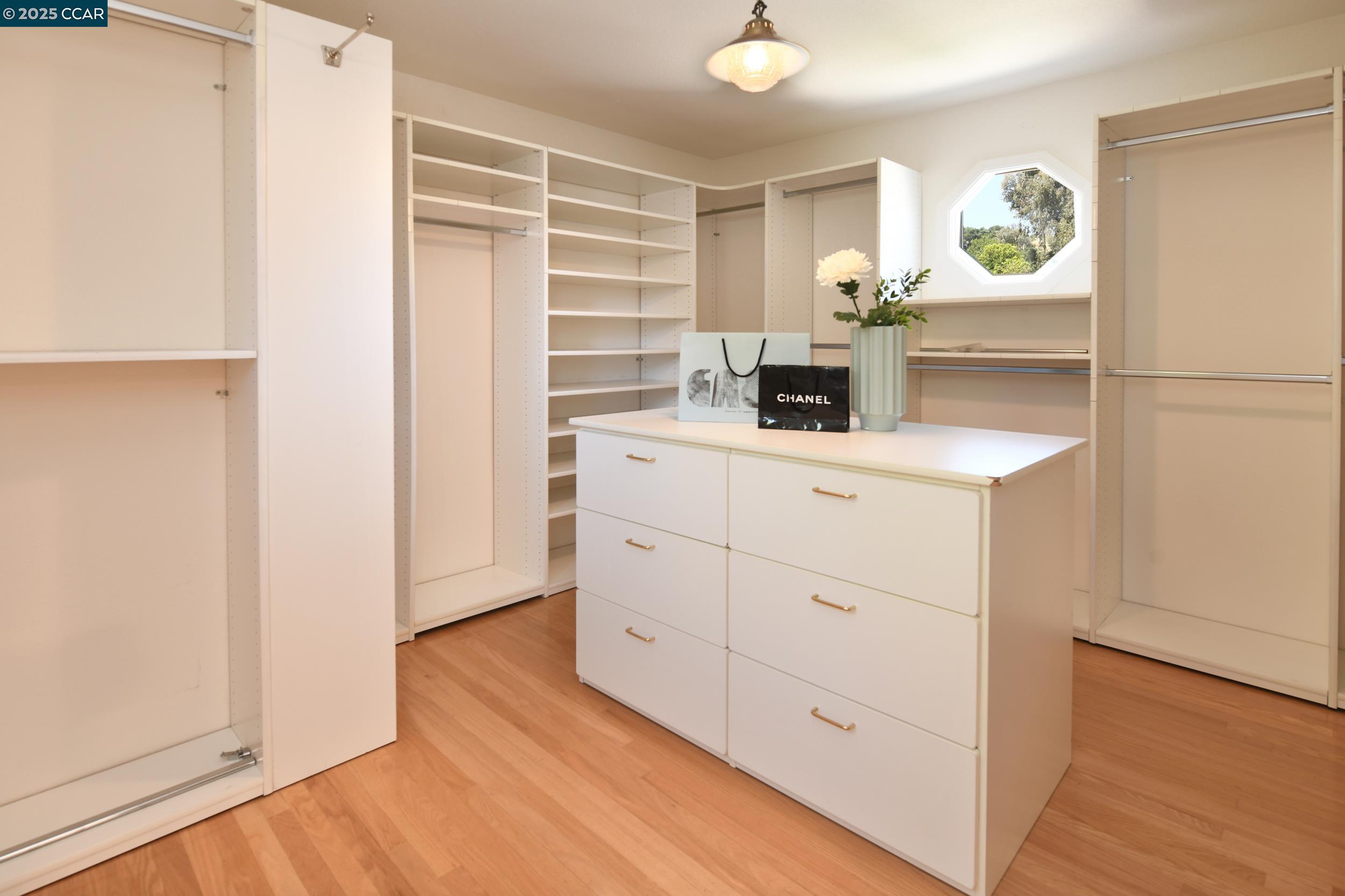 Detail Gallery Image 27 of 59 For 683 Wee Donegal, Lafayette,  CA 94549 - 5 Beds | 3/1 Baths