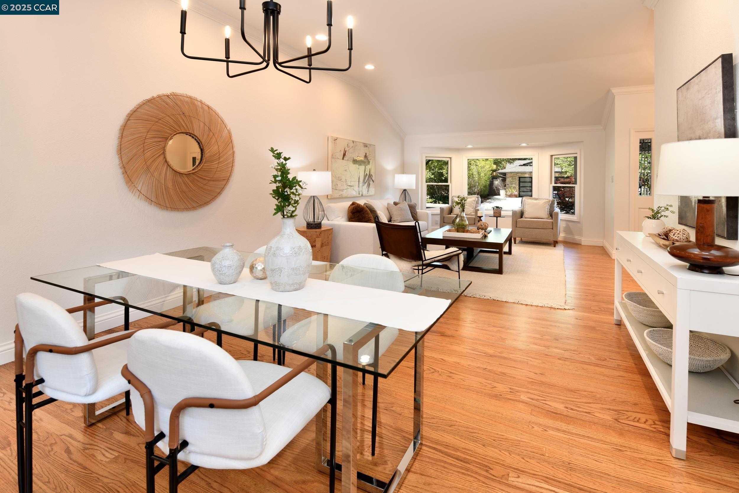 Detail Gallery Image 5 of 59 For 683 Wee Donegal, Lafayette,  CA 94549 - 5 Beds | 3/1 Baths