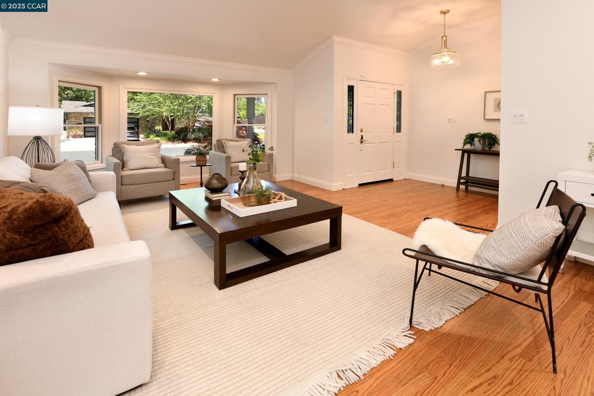 Detail Gallery Image 6 of 59 For 683 Wee Donegal, Lafayette,  CA 94549 - 5 Beds | 3/1 Baths