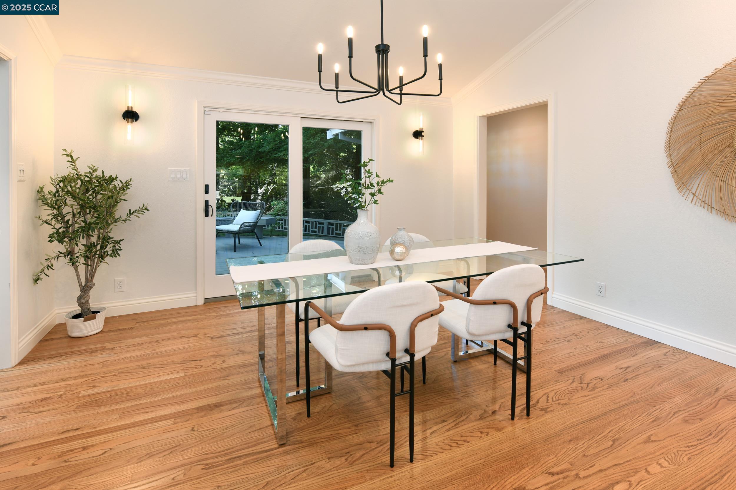 Detail Gallery Image 7 of 59 For 683 Wee Donegal, Lafayette,  CA 94549 - 5 Beds | 3/1 Baths