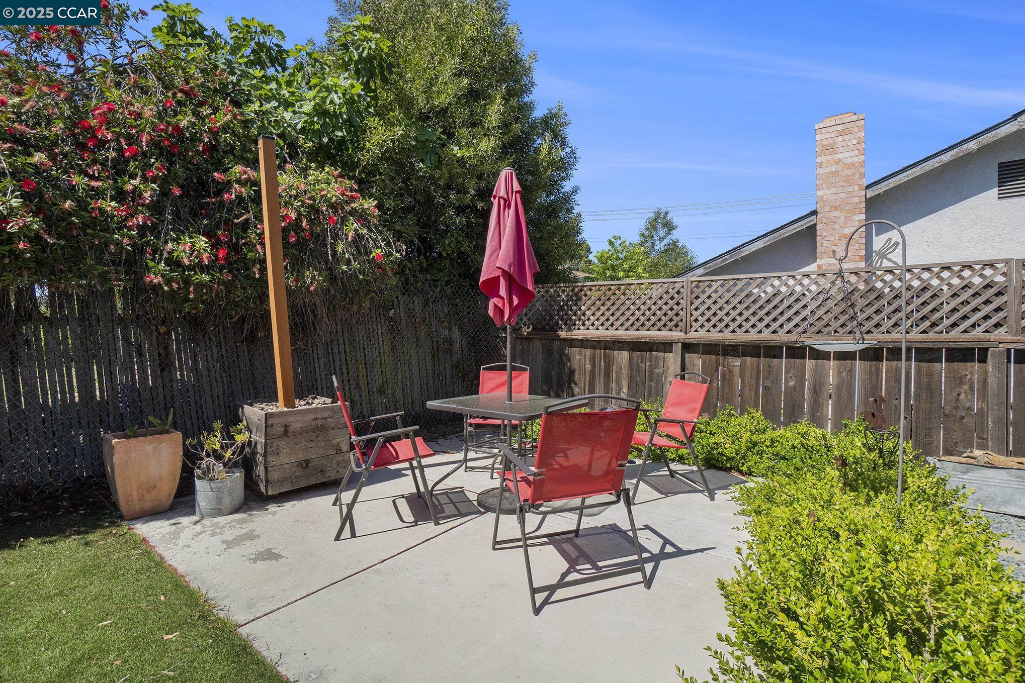 Detail Gallery Image 11 of 15 For 817 Vine Ave, Martinez,  CA 94553 - 3 Beds | 1 Baths