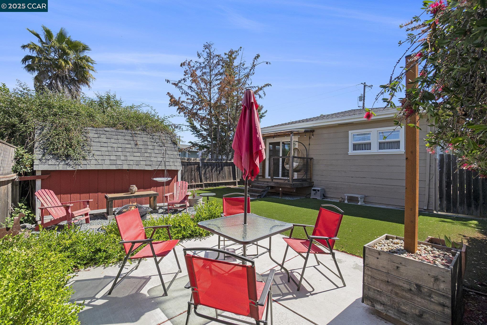 Detail Gallery Image 12 of 15 For 817 Vine Ave, Martinez,  CA 94553 - 3 Beds | 1 Baths