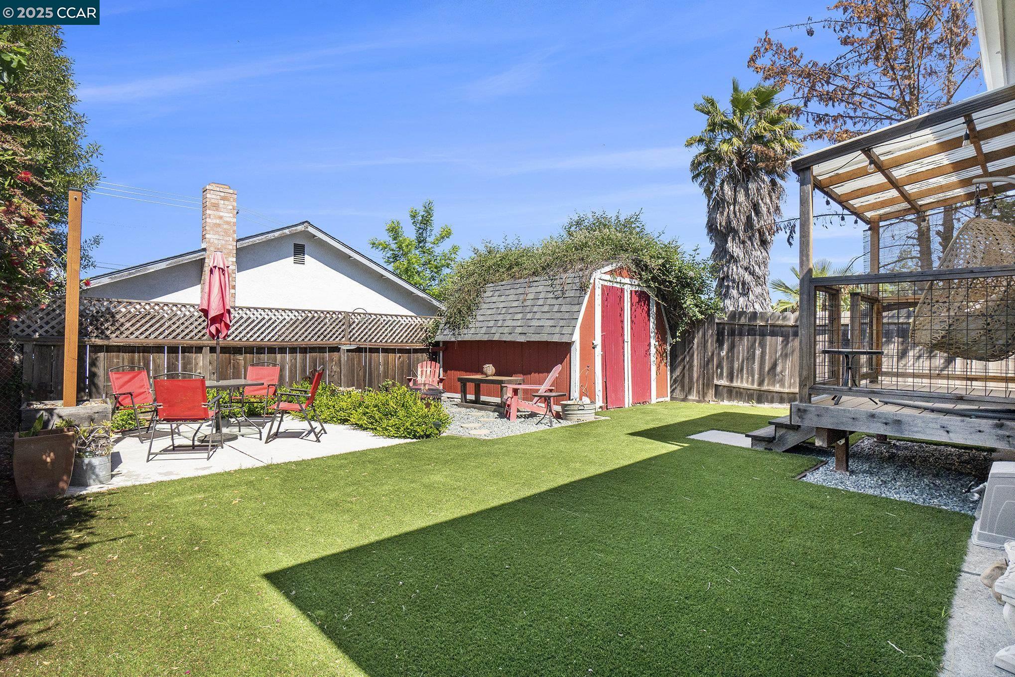 Detail Gallery Image 13 of 15 For 817 Vine Ave, Martinez,  CA 94553 - 3 Beds | 1 Baths