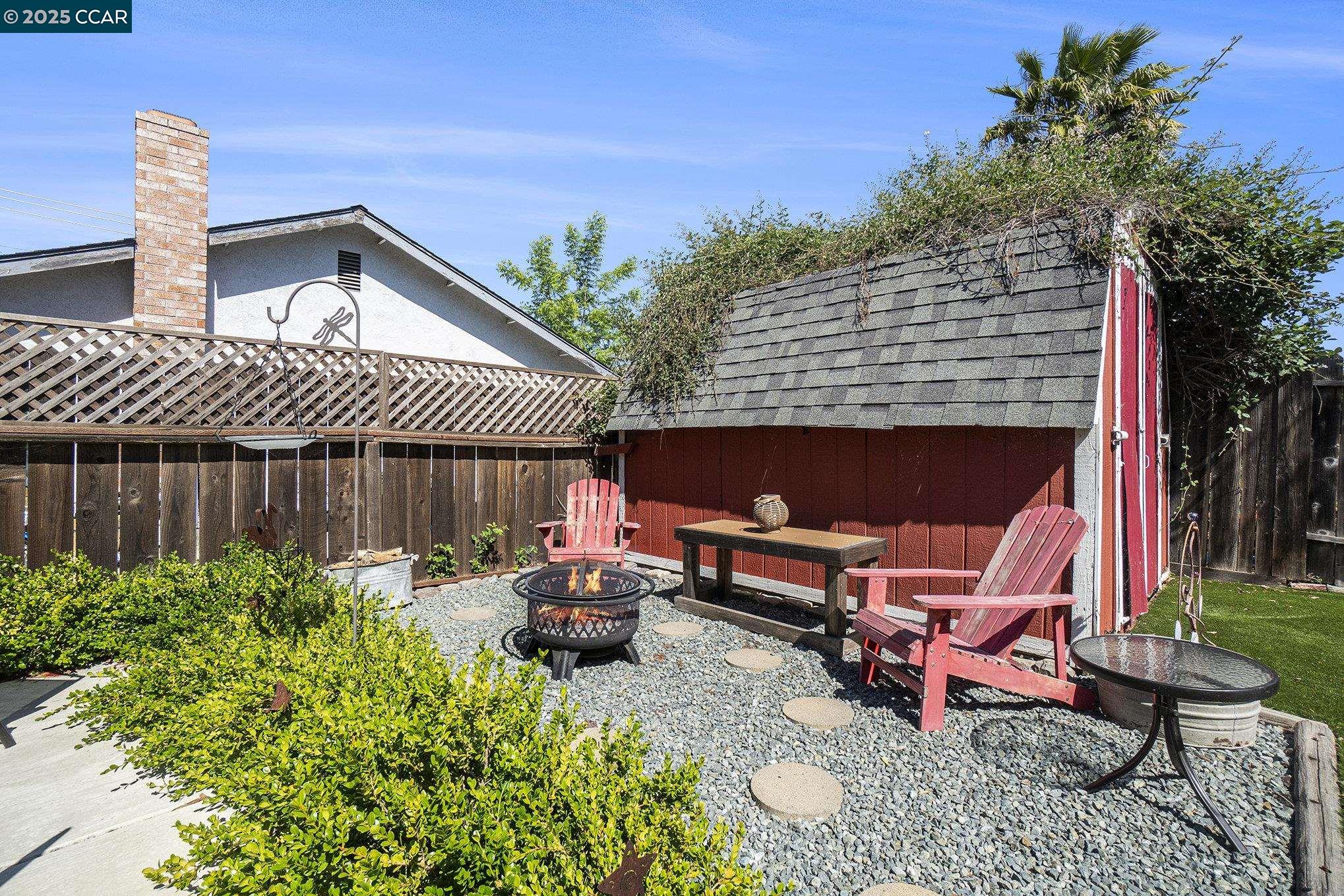 Detail Gallery Image 10 of 15 For 817 Vine Ave, Martinez,  CA 94553 - 3 Beds | 1 Baths