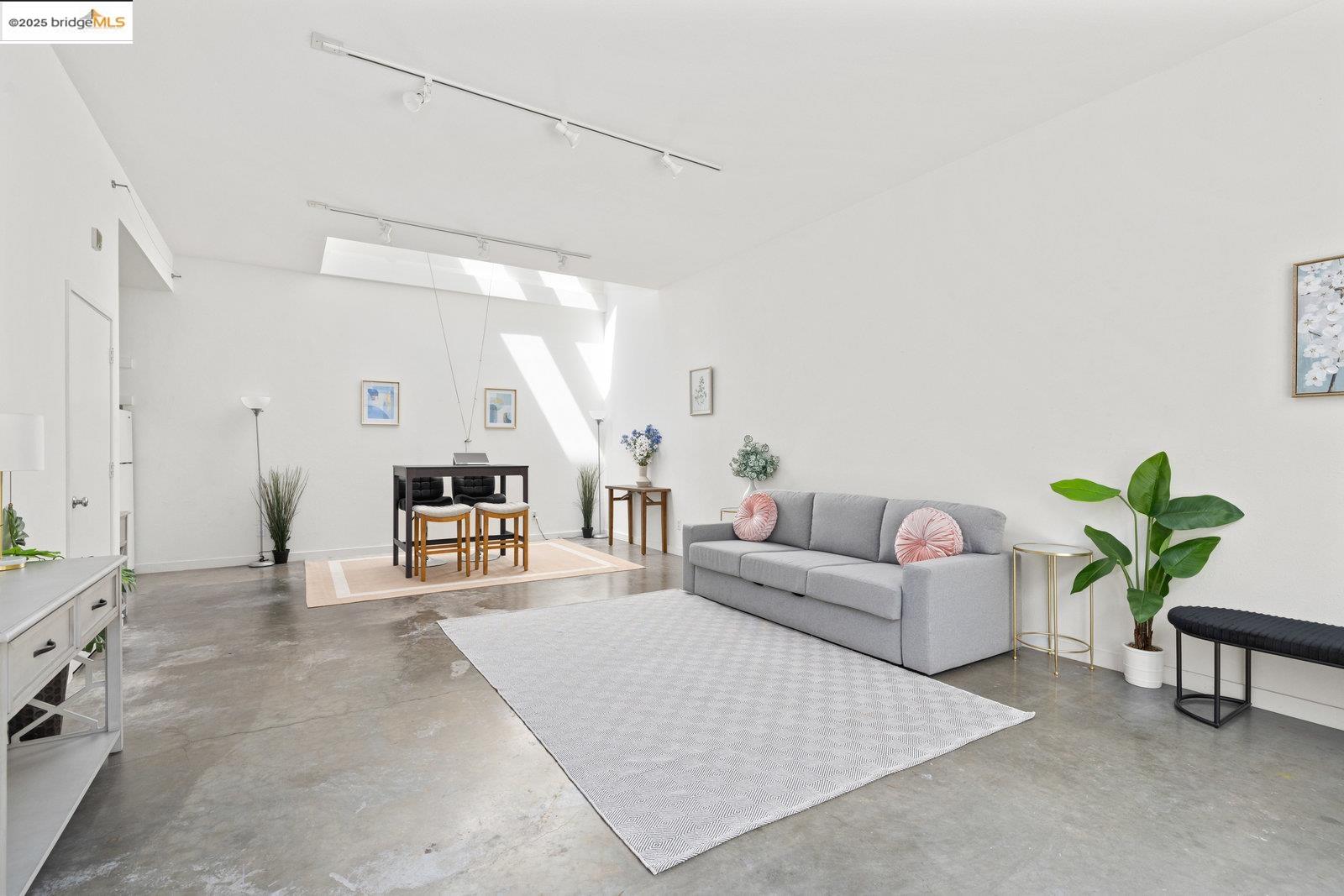 More Details about MLS # 41098145 : 1450 4TH ST # 13