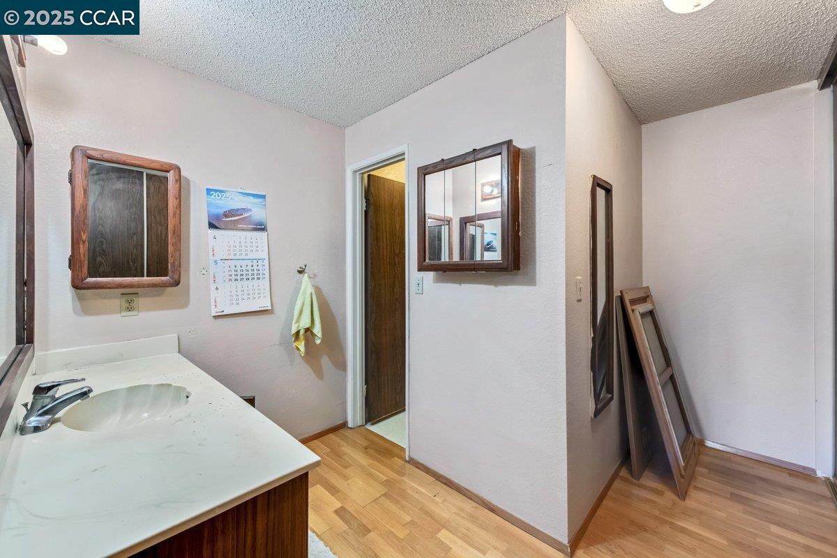 Photo #15: 41098146 Listing: Photo #15