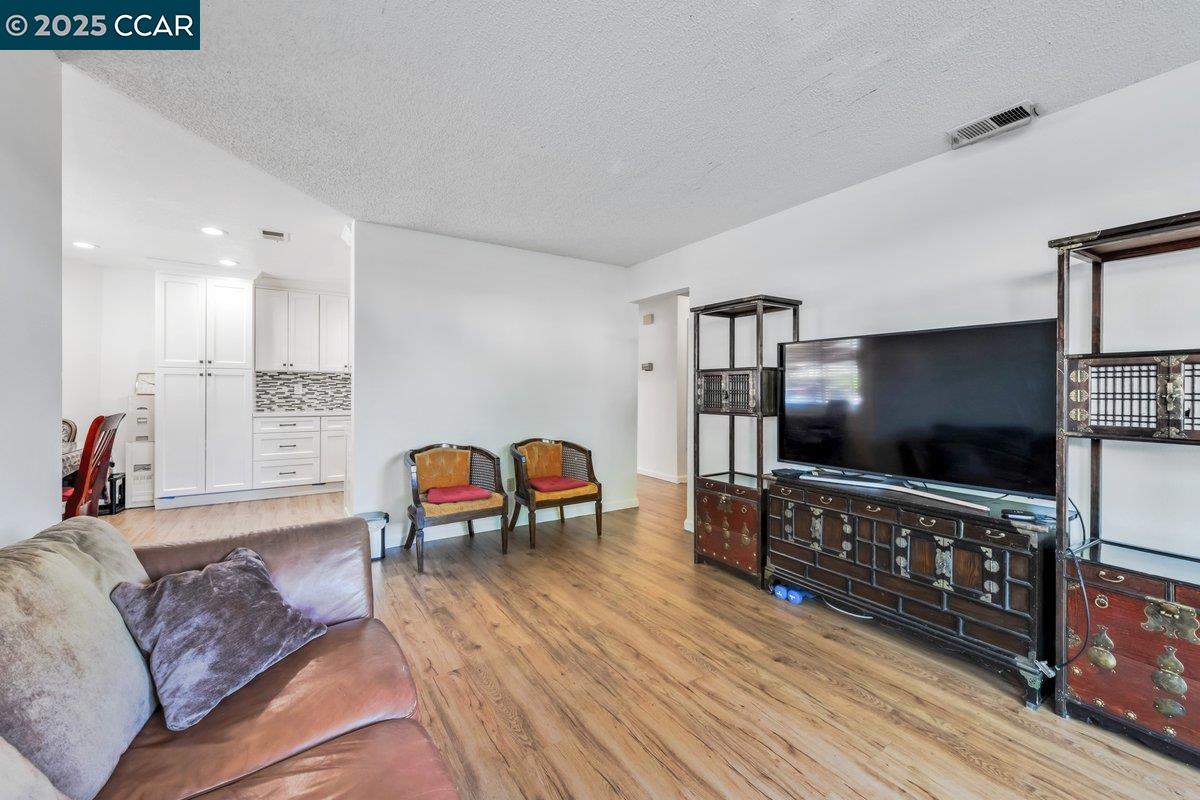 Photo #10: 41098146 Listing: Photo #10