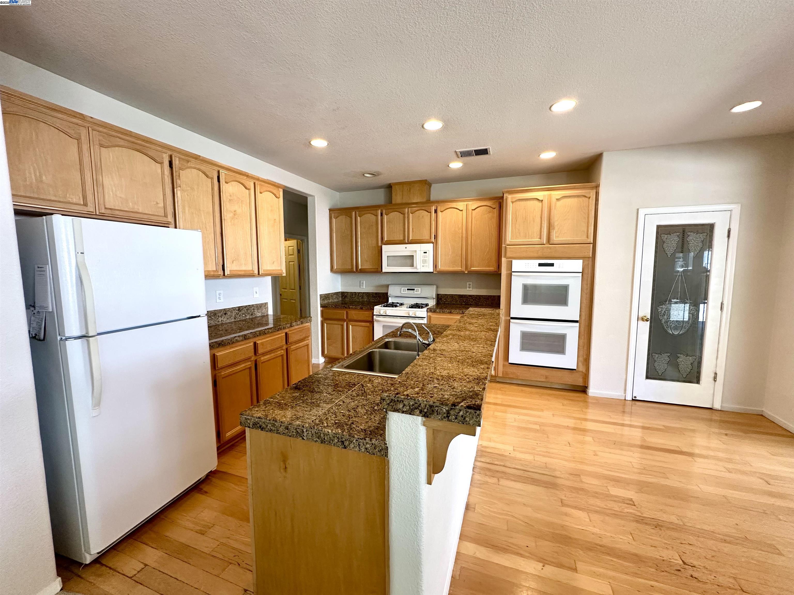 Detail Gallery Image 12 of 46 For 1721 Treehaven Lane, Tracy,  CA 95376 - 5 Beds | 3 Baths