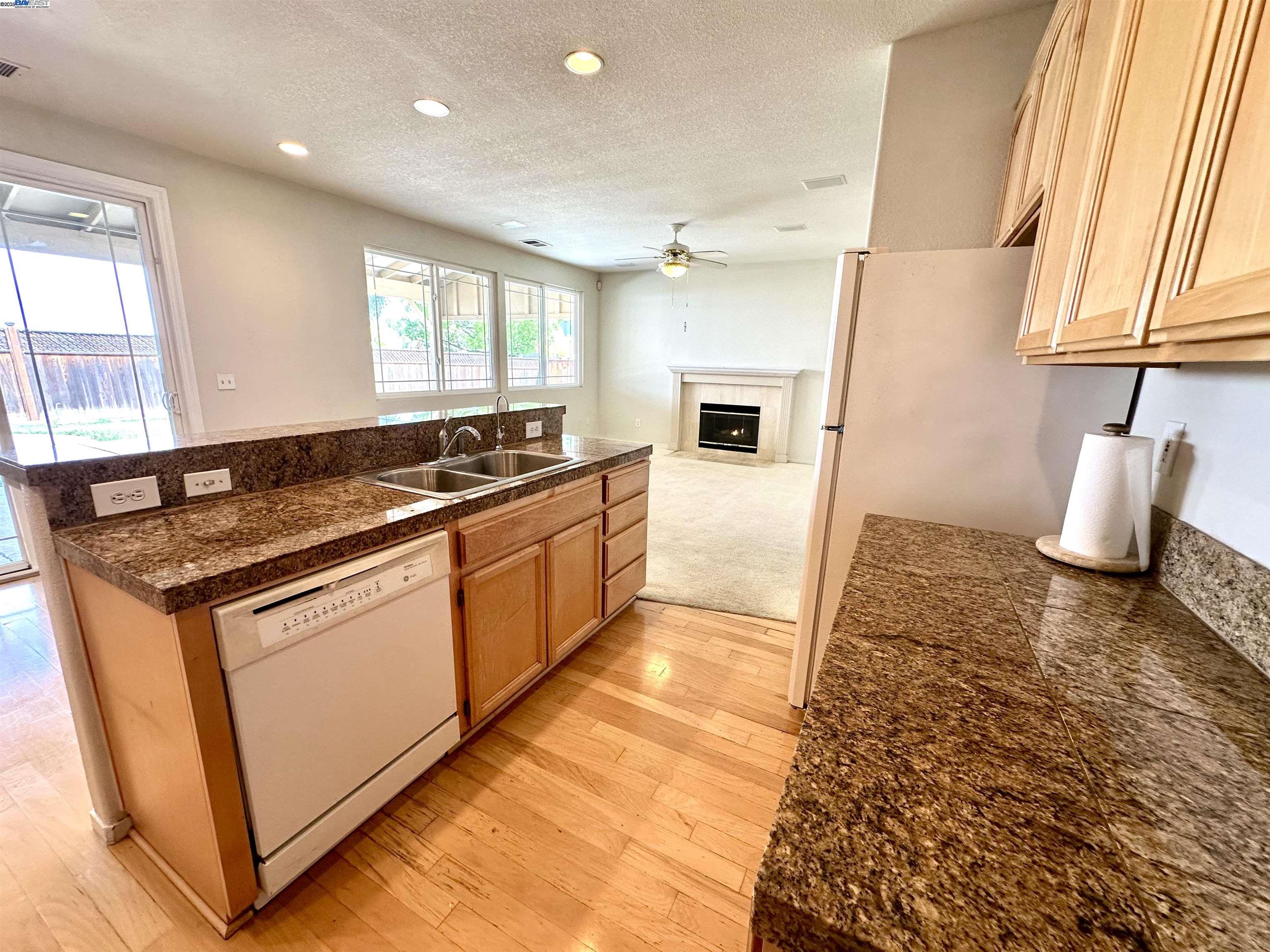 Detail Gallery Image 14 of 46 For 1721 Treehaven Lane, Tracy,  CA 95376 - 5 Beds | 3 Baths