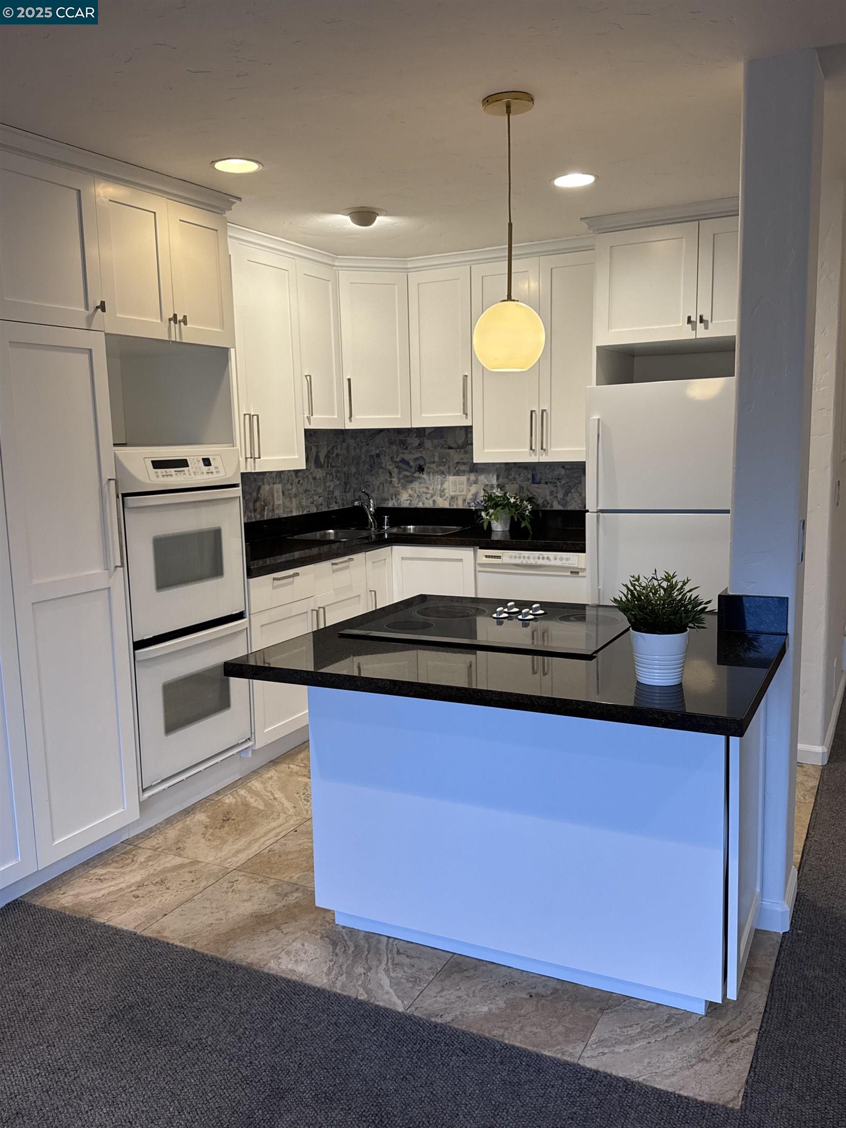 Detail Gallery Image 4 of 16 For 7 Embarcadero #209,  Oakland,  CA 94607 - 1 Beds | 1 Baths