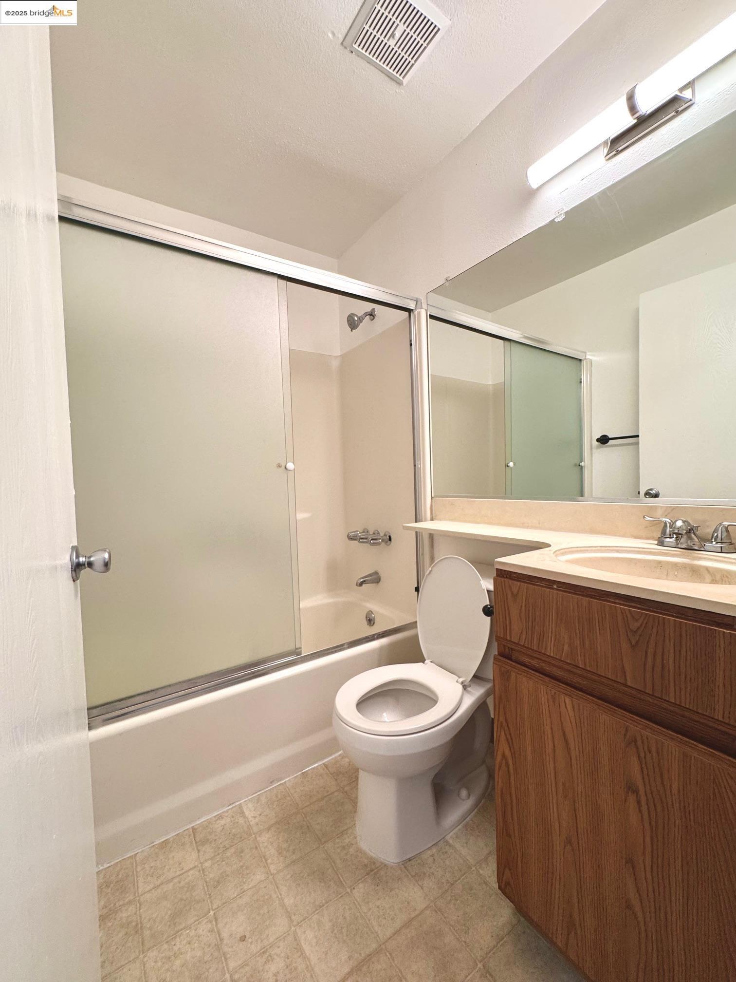 Detail Gallery Image 15 of 17 For 554 Bancroft Ave #101,  San Leandro,  CA 94577 - 2 Beds | 1 Baths