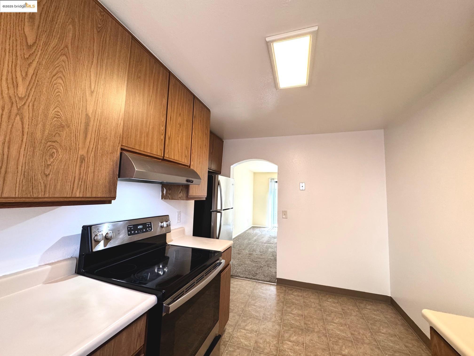 Detail Gallery Image 3 of 17 For 554 Bancroft Ave #101,  San Leandro,  CA 94577 - 2 Beds | 1 Baths