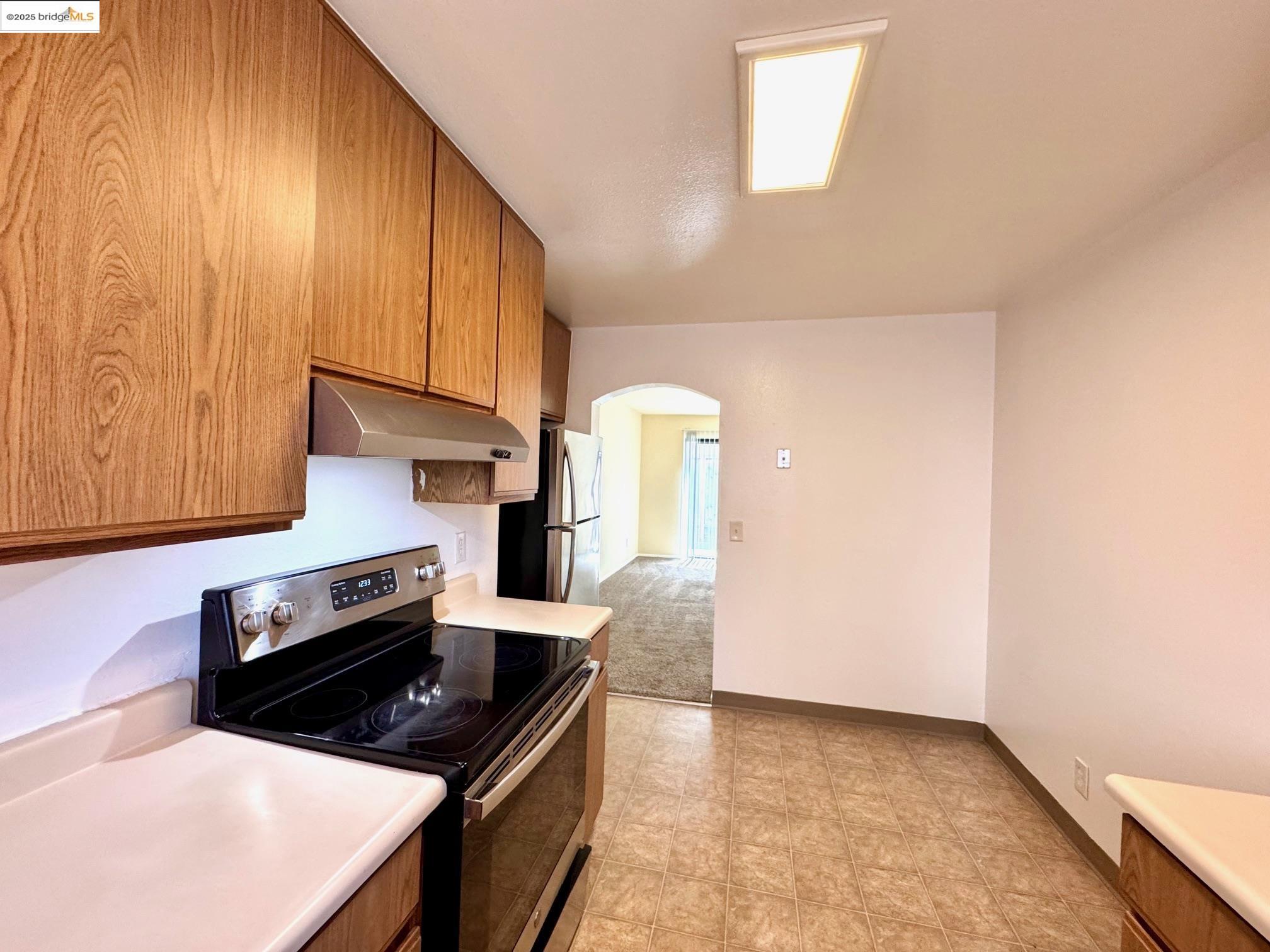 Detail Gallery Image 4 of 17 For 554 Bancroft Ave #101,  San Leandro,  CA 94577 - 2 Beds | 1 Baths