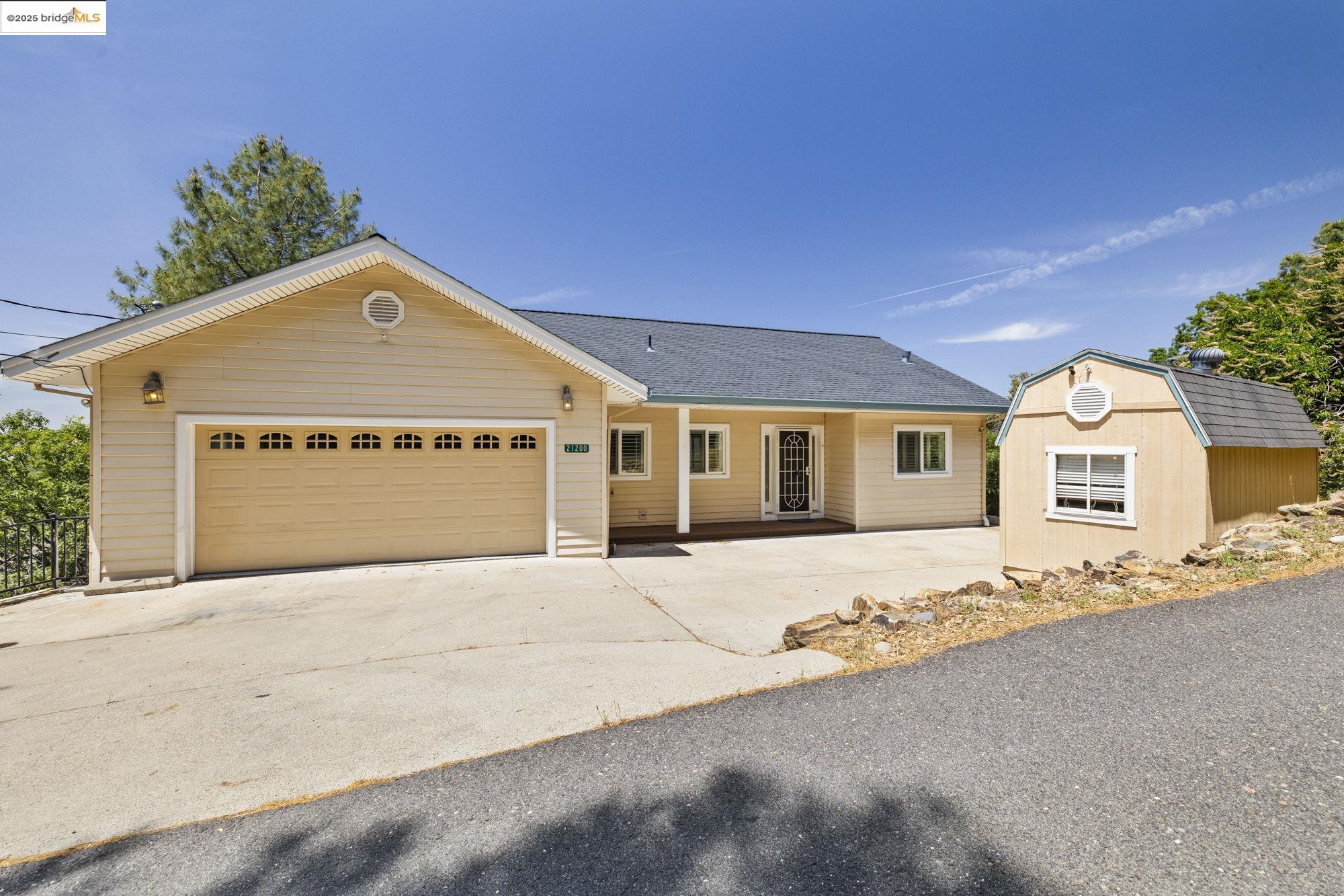 Detail Gallery Image 1 of 34 For 21200 Oman Dr, Soulsbyville,  CA 95372 - 3 Beds | 2/1 Baths
