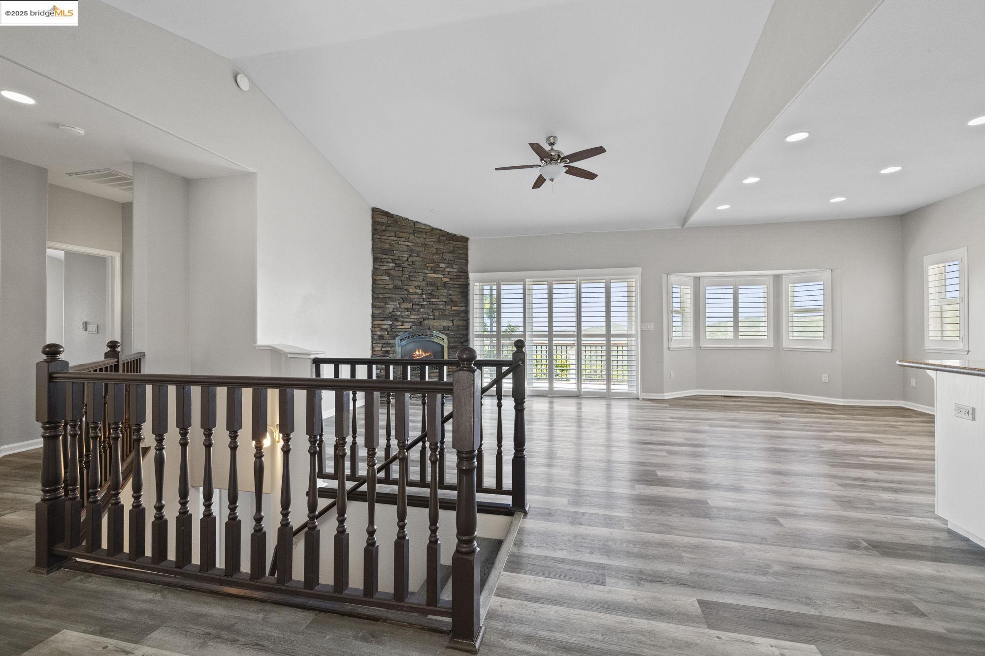 Detail Gallery Image 3 of 34 For 21200 Oman Dr, Soulsbyville,  CA 95372 - 3 Beds | 2/1 Baths
