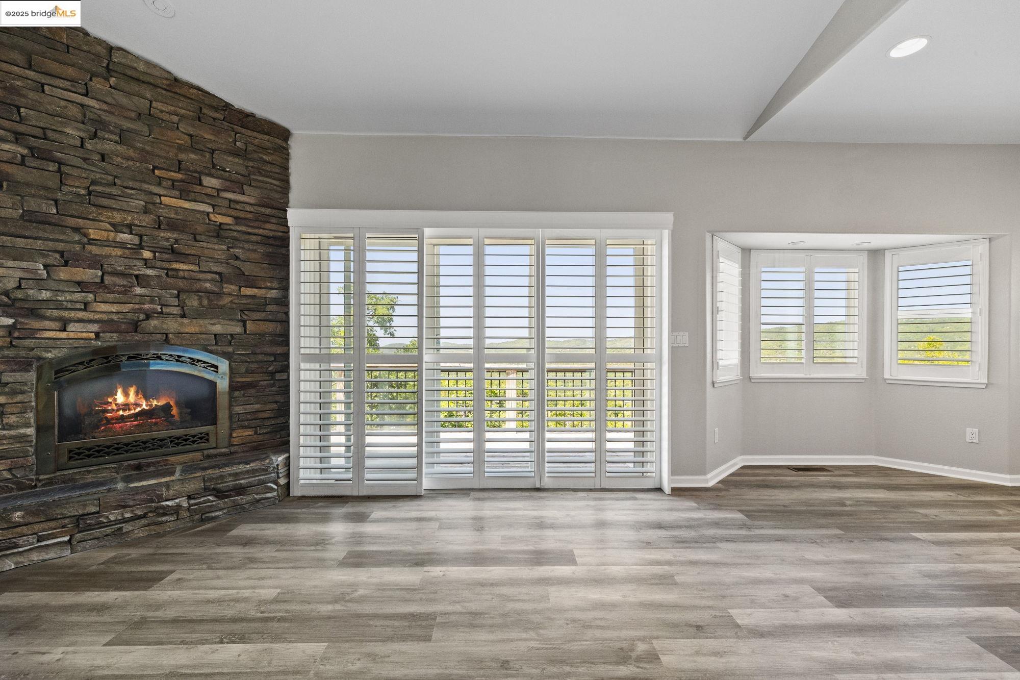 Detail Gallery Image 4 of 34 For 21200 Oman Dr, Soulsbyville,  CA 95372 - 3 Beds | 2/1 Baths