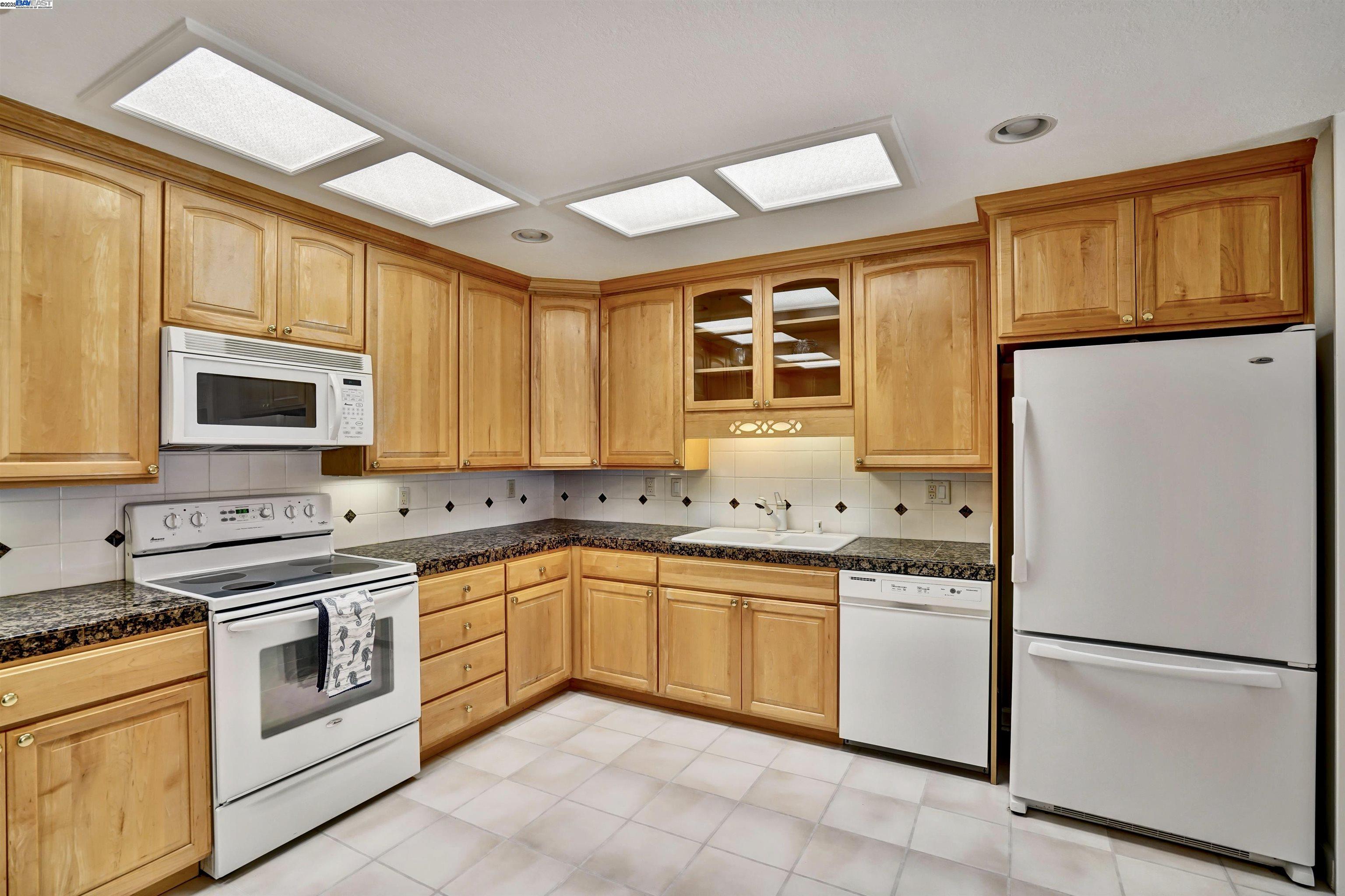 Detail Gallery Image 13 of 33 For 2217 Ptarmigan Dr #2,  Walnut Creek,  CA 94595 - 2 Beds | 2 Baths