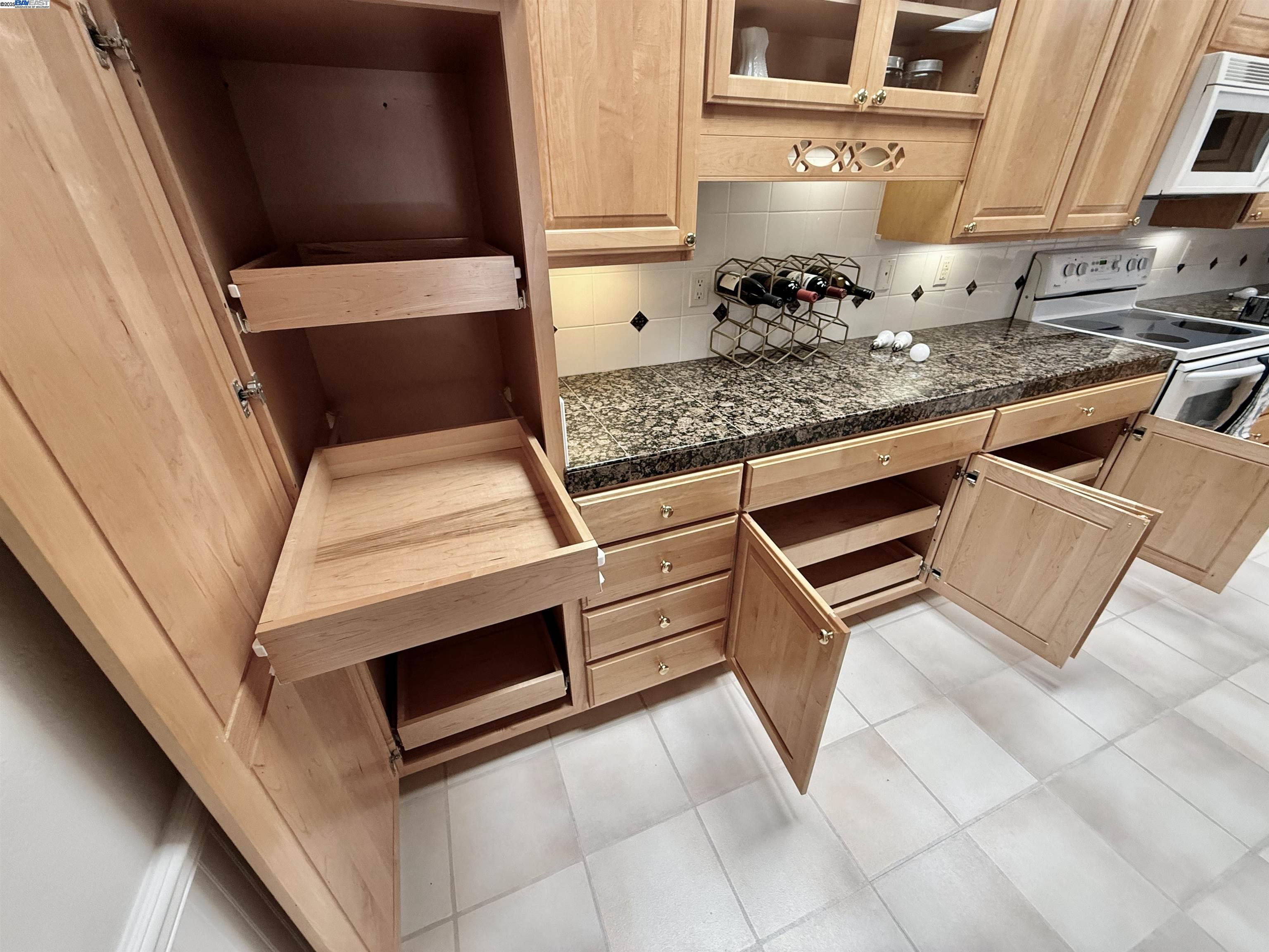 Detail Gallery Image 14 of 33 For 2217 Ptarmigan Dr #2,  Walnut Creek,  CA 94595 - 2 Beds | 2 Baths