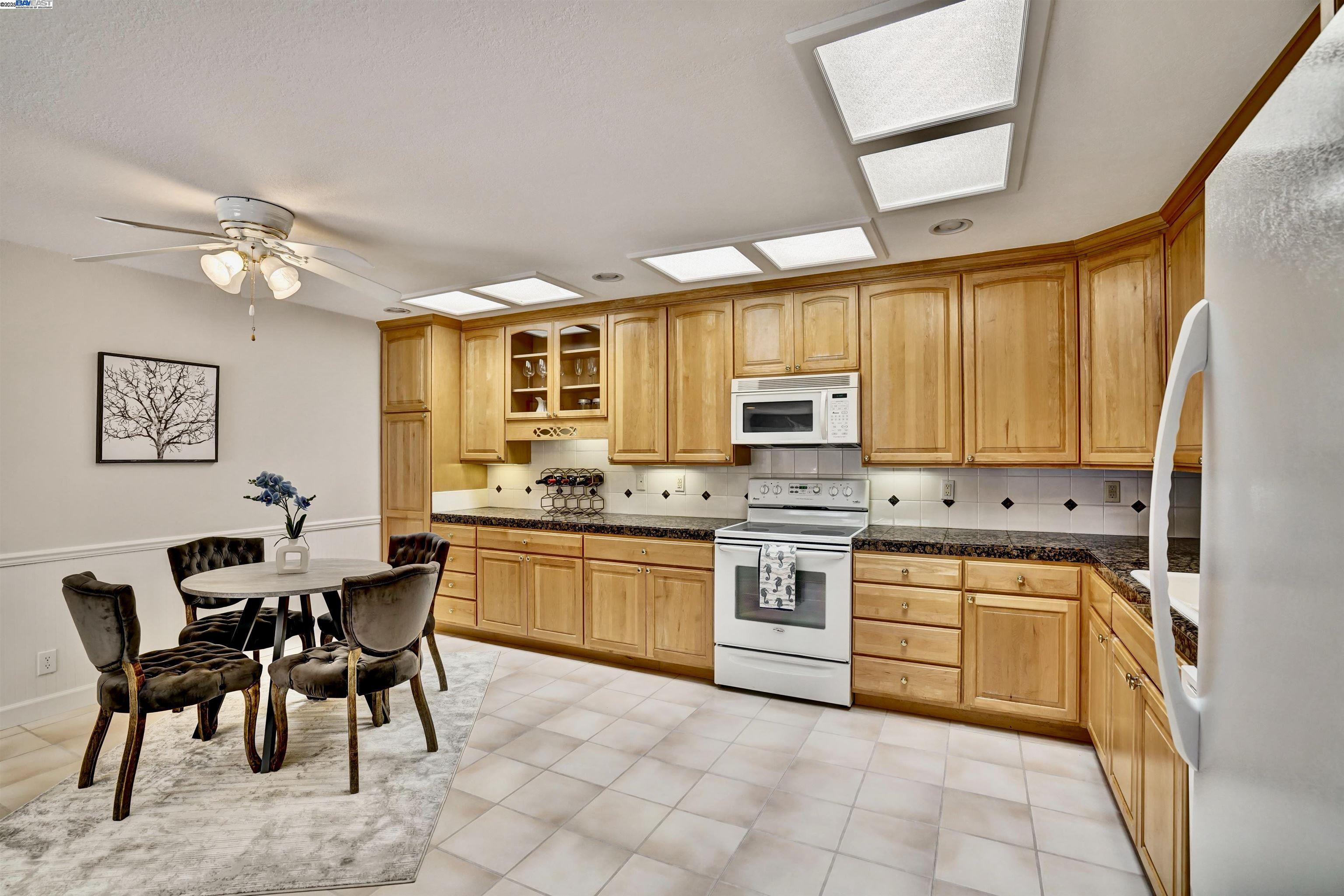 Detail Gallery Image 16 of 33 For 2217 Ptarmigan Dr #2,  Walnut Creek,  CA 94595 - 2 Beds | 2 Baths