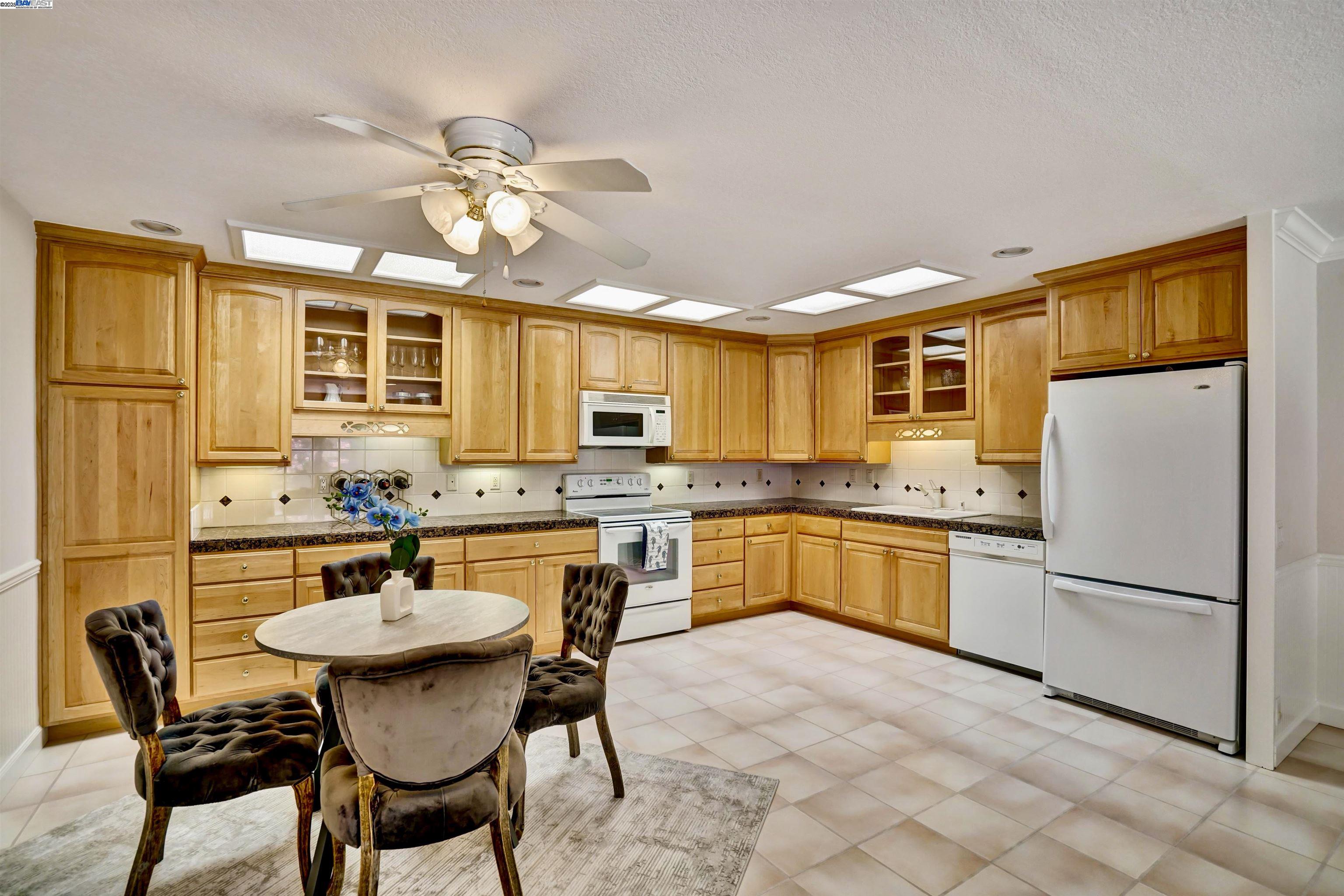 Detail Gallery Image 17 of 33 For 2217 Ptarmigan Dr #2,  Walnut Creek,  CA 94595 - 2 Beds | 2 Baths