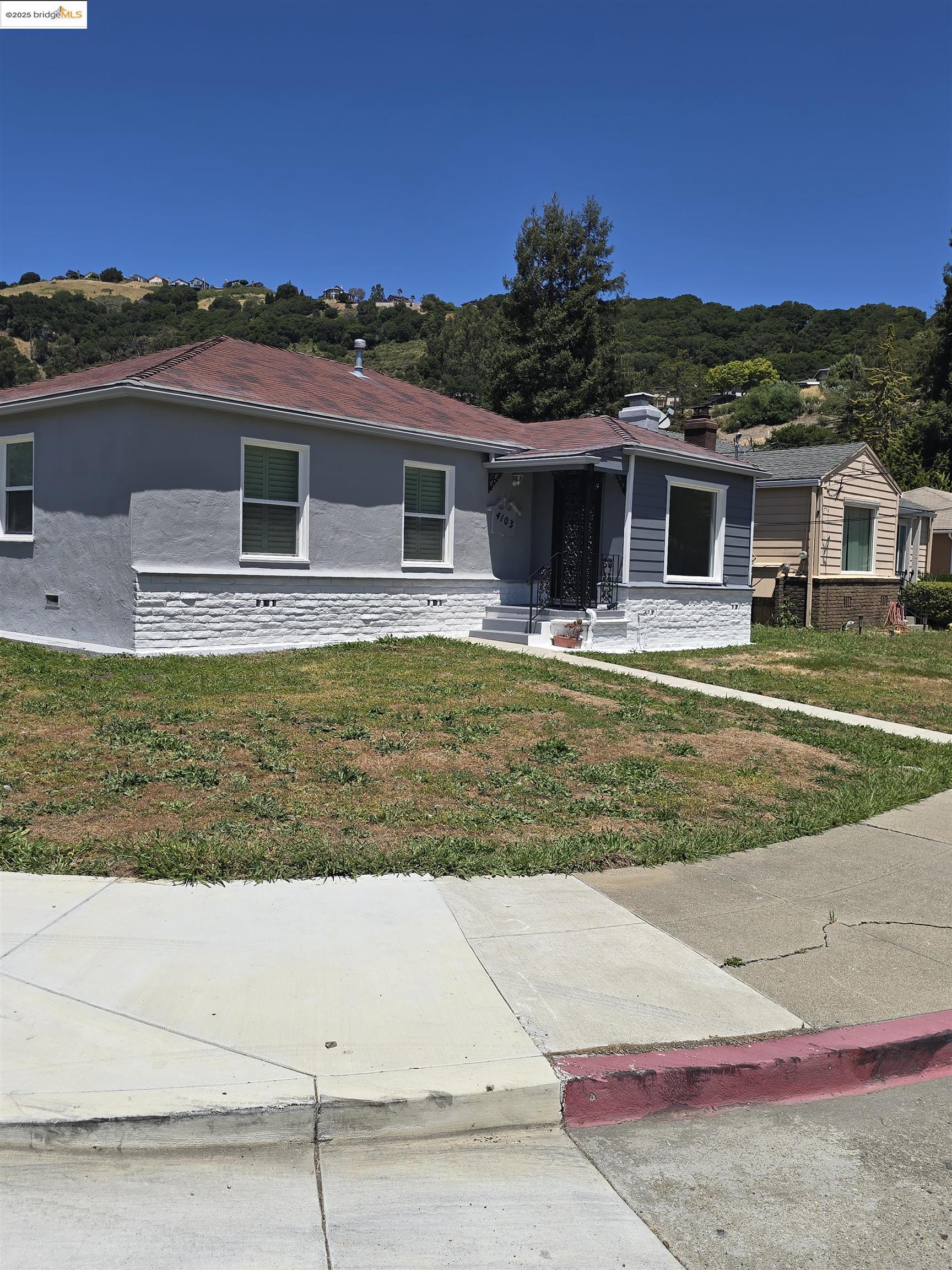 Detail Gallery Image 1 of 10 For 4103 Dickson Ct, Oakland,  CA 94605 - 3 Beds | 1 Baths