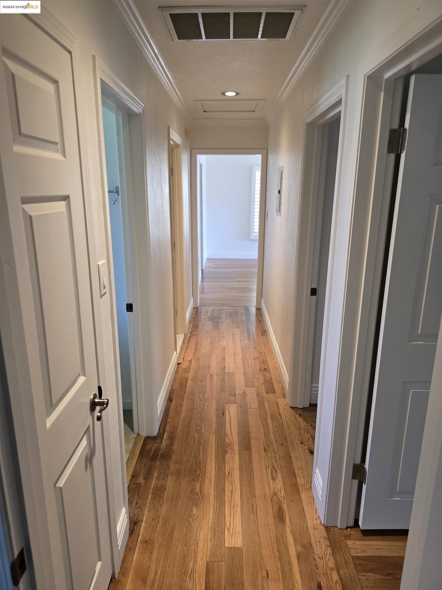 Detail Gallery Image 5 of 10 For 4103 Dickson Ct, Oakland,  CA 94605 - 3 Beds | 1 Baths