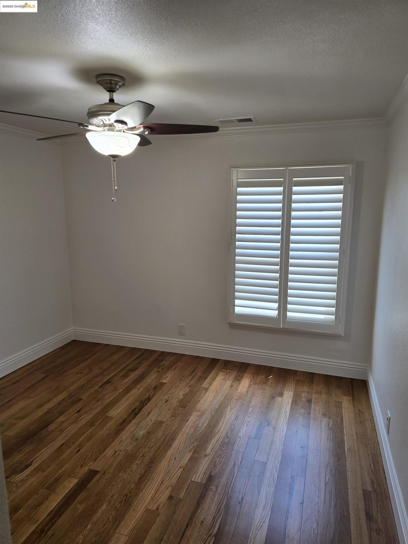 Detail Gallery Image 6 of 10 For 4103 Dickson Ct, Oakland,  CA 94605 - 3 Beds | 1 Baths