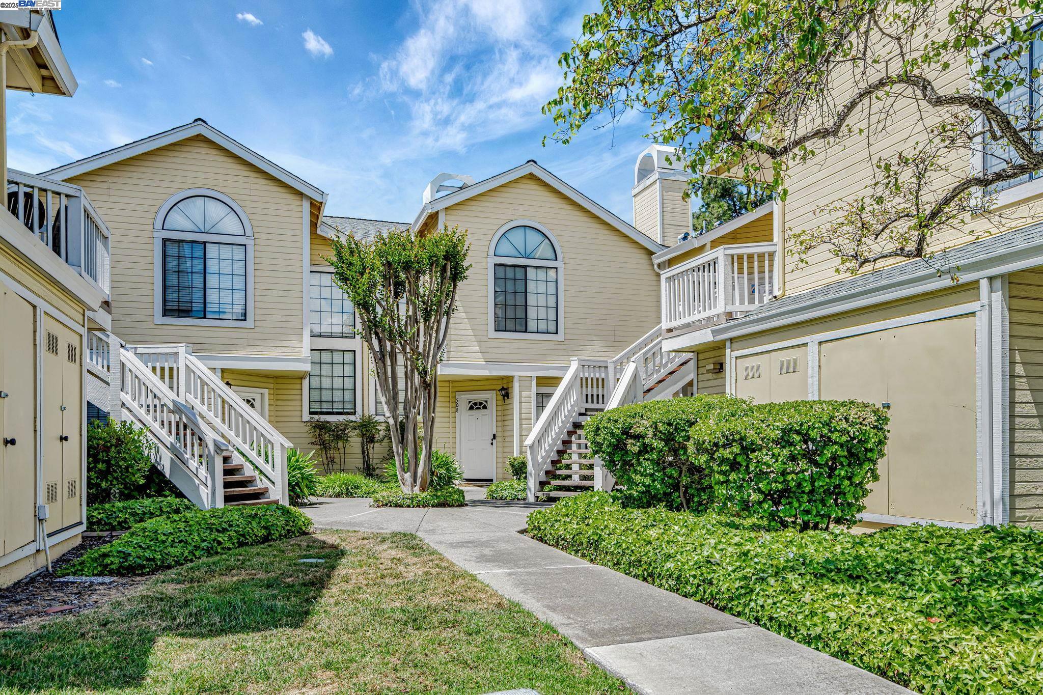 Detail Gallery Image 1 of 28 For 509 Devonwood, Hercules,  CA 94547 - 2 Beds | 2 Baths