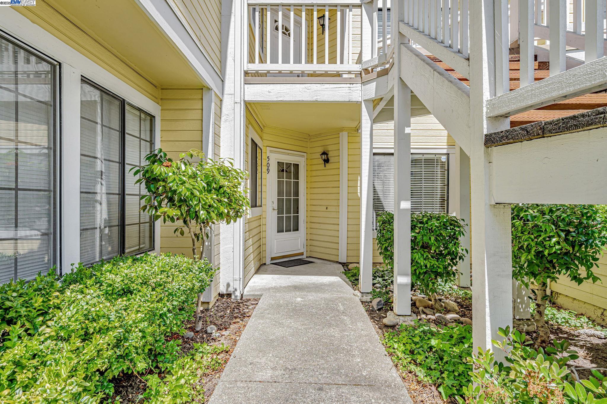 Detail Gallery Image 2 of 28 For 509 Devonwood, Hercules,  CA 94547 - 2 Beds | 2 Baths