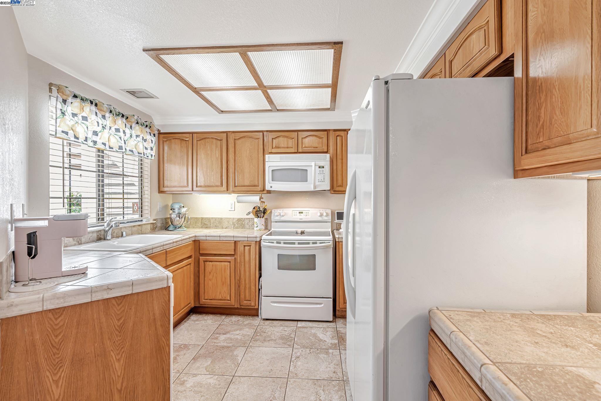 Detail Gallery Image 8 of 28 For 509 Devonwood, Hercules,  CA 94547 - 2 Beds | 2 Baths