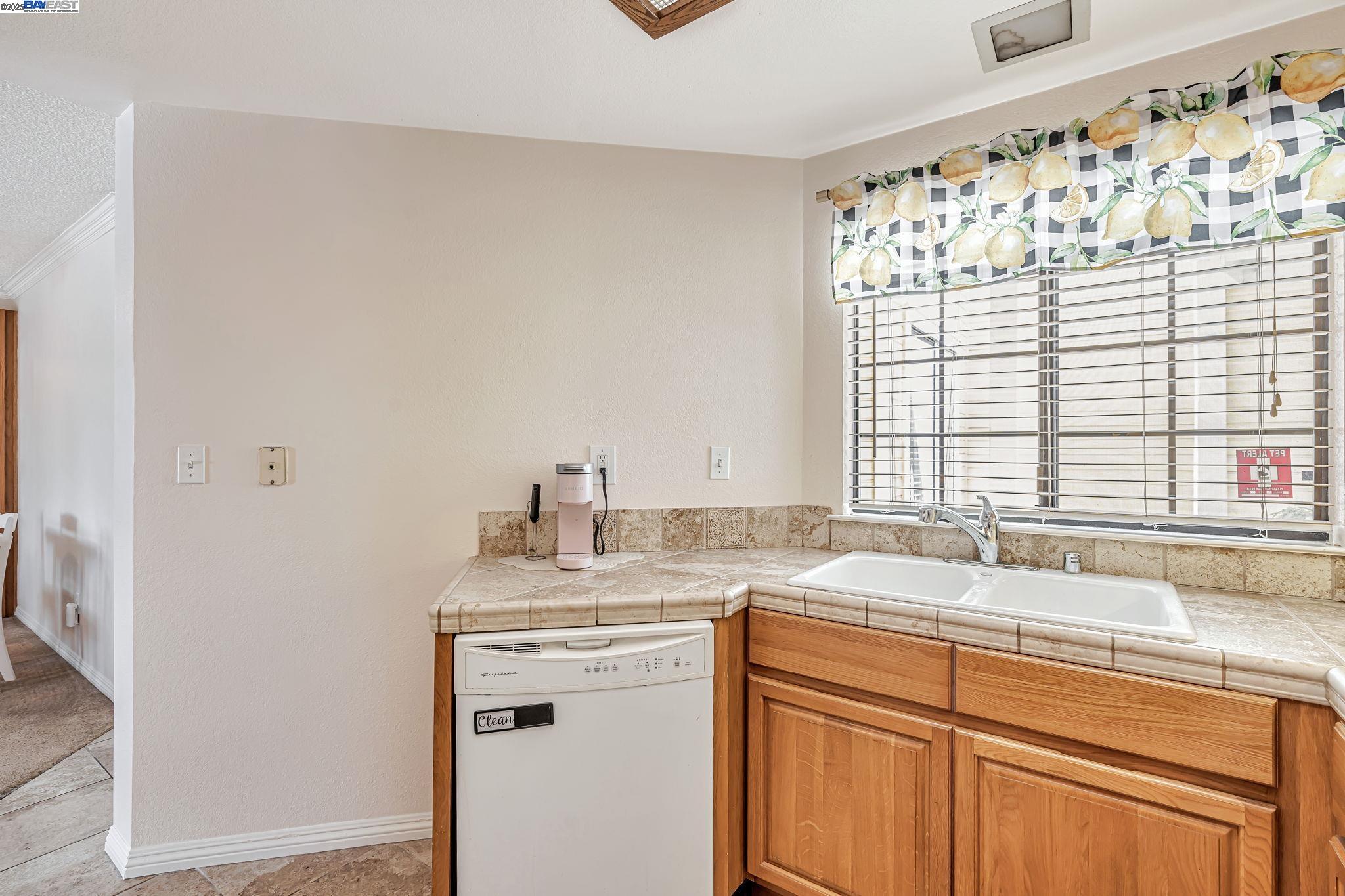 Detail Gallery Image 10 of 28 For 509 Devonwood, Hercules,  CA 94547 - 2 Beds | 2 Baths