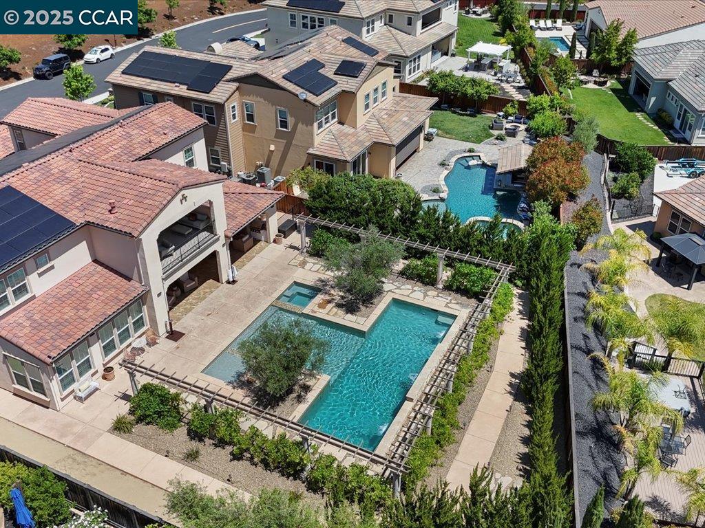 Detail Gallery Image 11 of 55 For 1927 Vintage Cir, Brentwood,  CA 94513 - 5 Beds | 4/1 Baths