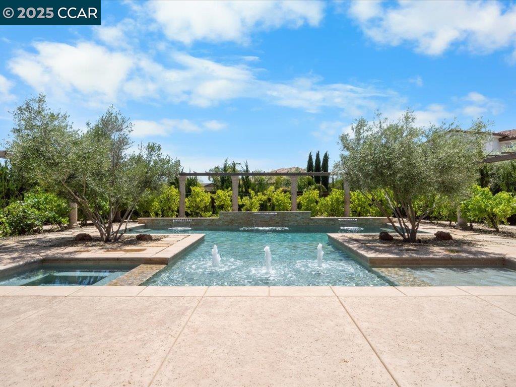 Detail Gallery Image 16 of 55 For 1927 Vintage Cir, Brentwood,  CA 94513 - 5 Beds | 4/1 Baths