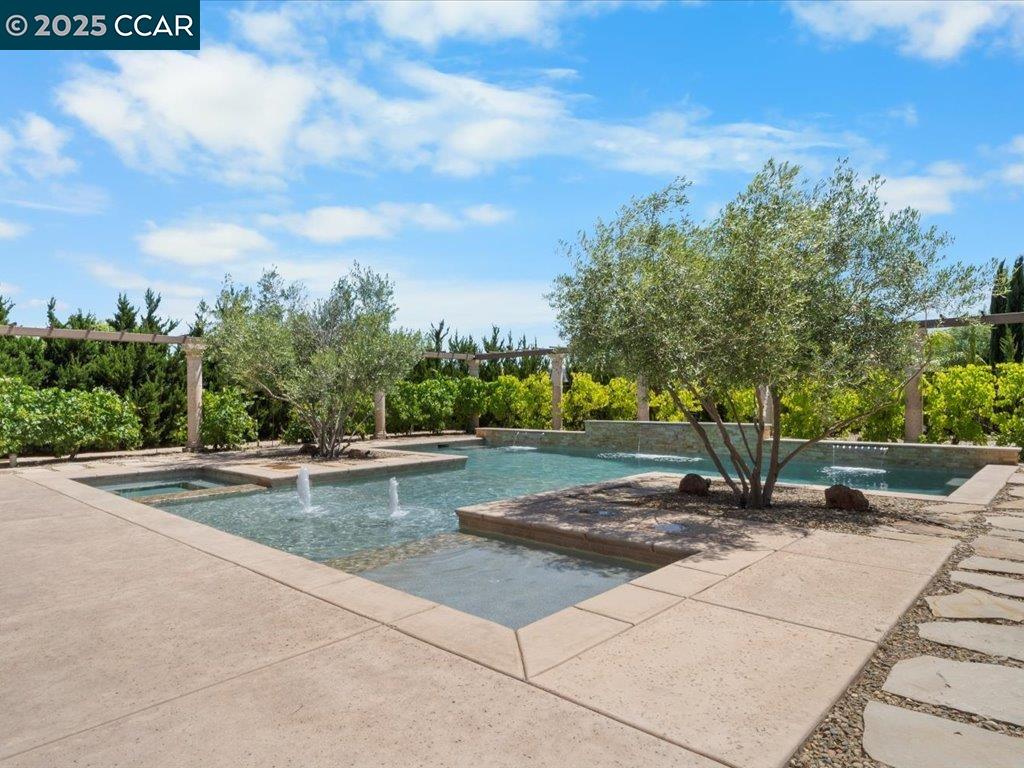 Detail Gallery Image 17 of 55 For 1927 Vintage Cir, Brentwood,  CA 94513 - 5 Beds | 4/1 Baths