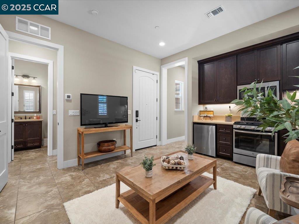 Detail Gallery Image 23 of 55 For 1927 Vintage Cir, Brentwood,  CA 94513 - 5 Beds | 4/1 Baths
