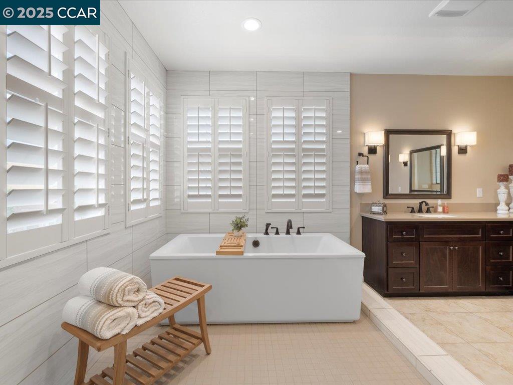 Detail Gallery Image 42 of 55 For 1927 Vintage Cir, Brentwood,  CA 94513 - 5 Beds | 4/1 Baths