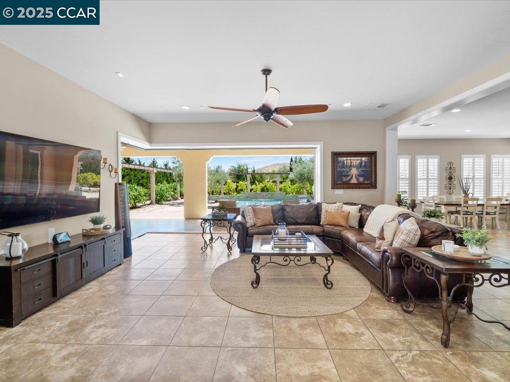 Detail Gallery Image 49 of 55 For 1927 Vintage Cir, Brentwood,  CA 94513 - 5 Beds | 4/1 Baths