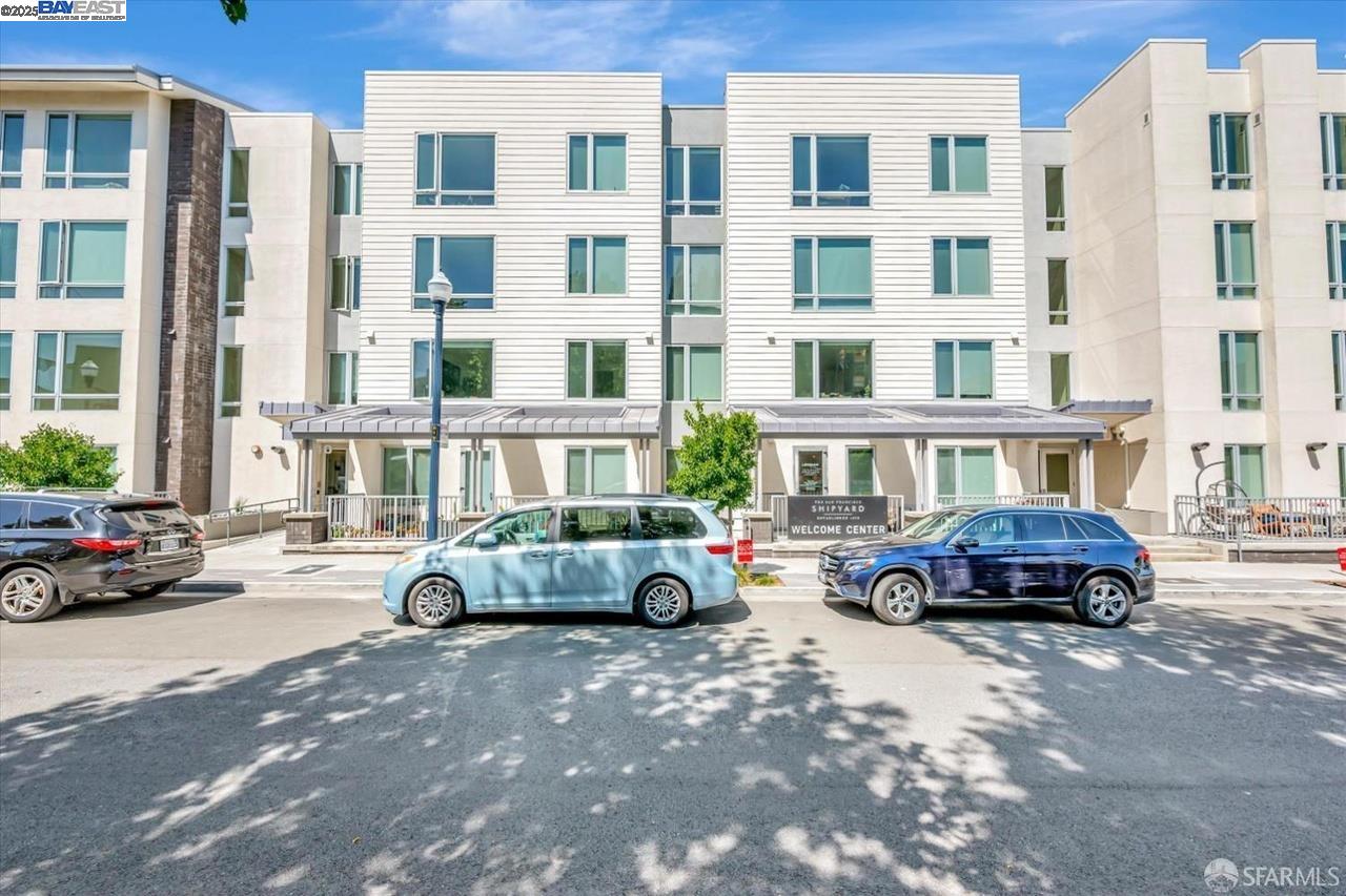 Detail Gallery Image 1 of 11 For 10 Innes Ct #304,  San Francisco,  CA 94124 - 2 Beds | 2 Baths