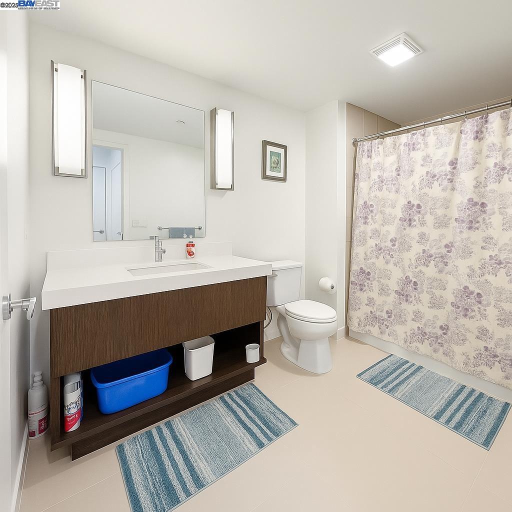 Detail Gallery Image 3 of 11 For 10 Innes Ct #304,  San Francisco,  CA 94124 - 2 Beds | 2 Baths