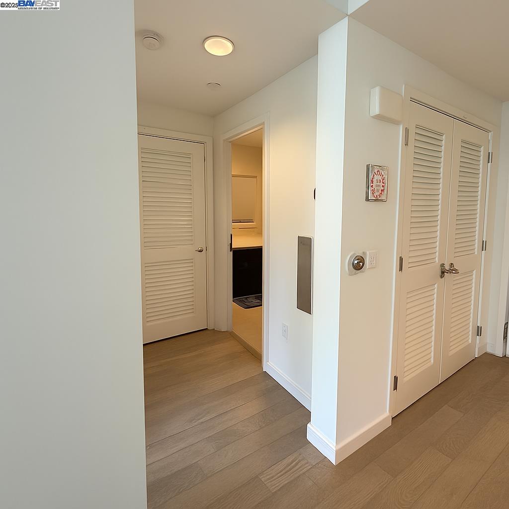 Detail Gallery Image 6 of 11 For 10 Innes Ct #304,  San Francisco,  CA 94124 - 2 Beds | 2 Baths