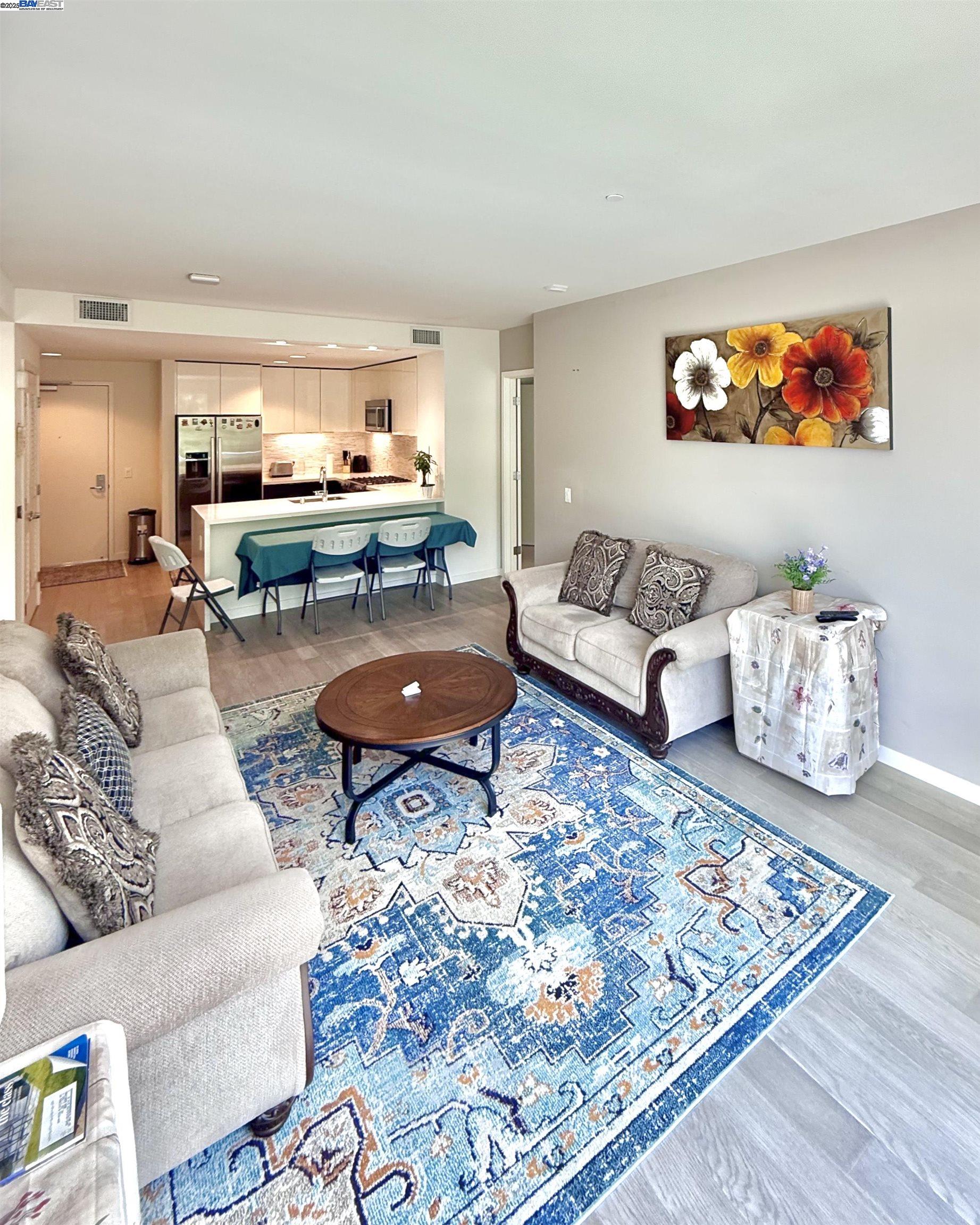 Detail Gallery Image 7 of 11 For 10 Innes Ct #304,  San Francisco,  CA 94124 - 2 Beds | 2 Baths