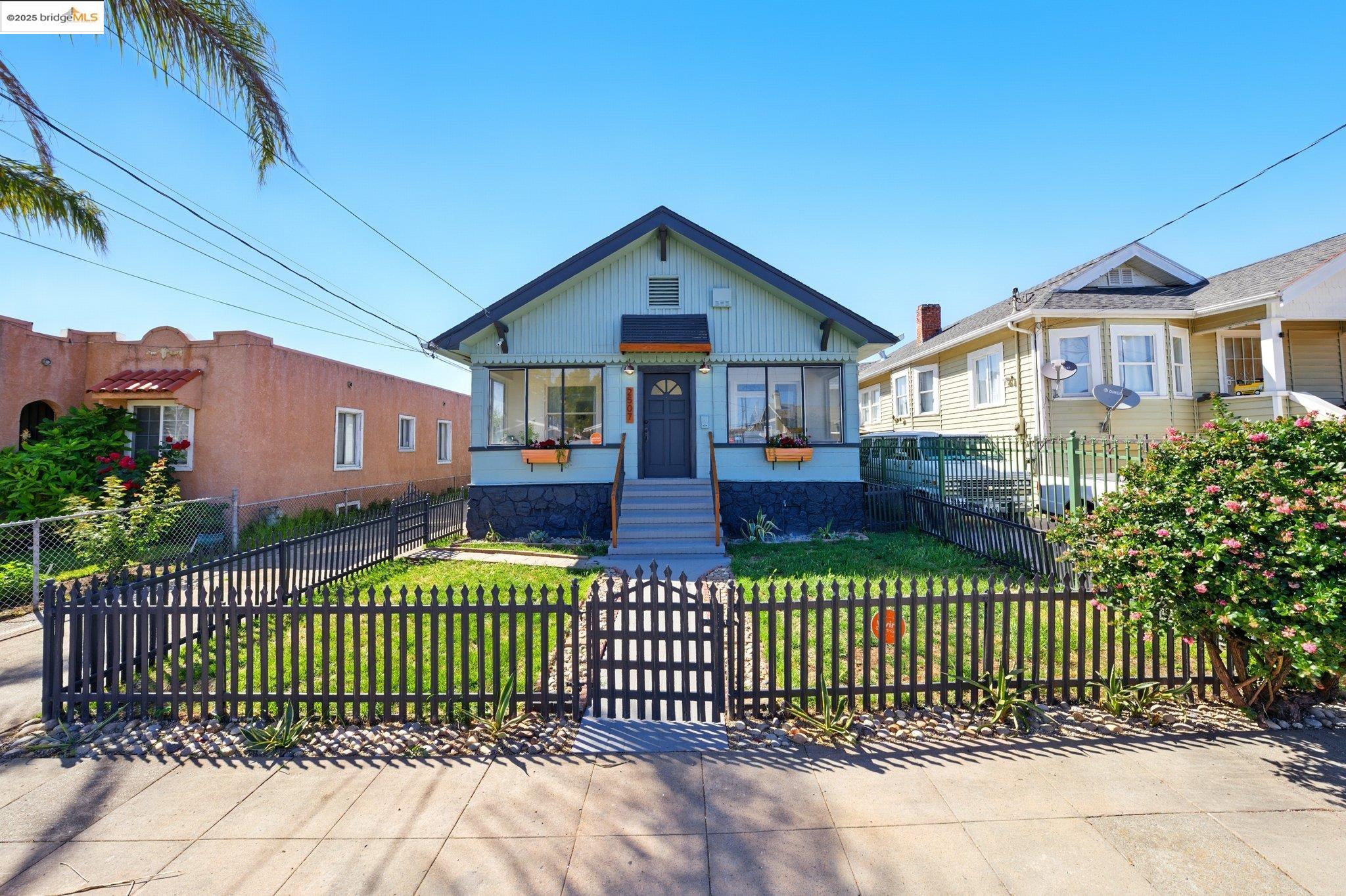 Detail Gallery Image 2 of 60 For 2507 63rd Ave, Oakland,  CA 94605 - 3 Beds | 2 Baths