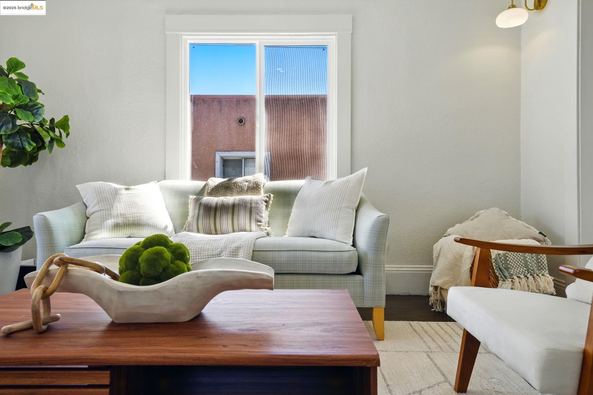 Detail Gallery Image 11 of 60 For 2507 63rd Ave, Oakland,  CA 94605 - 3 Beds | 2 Baths