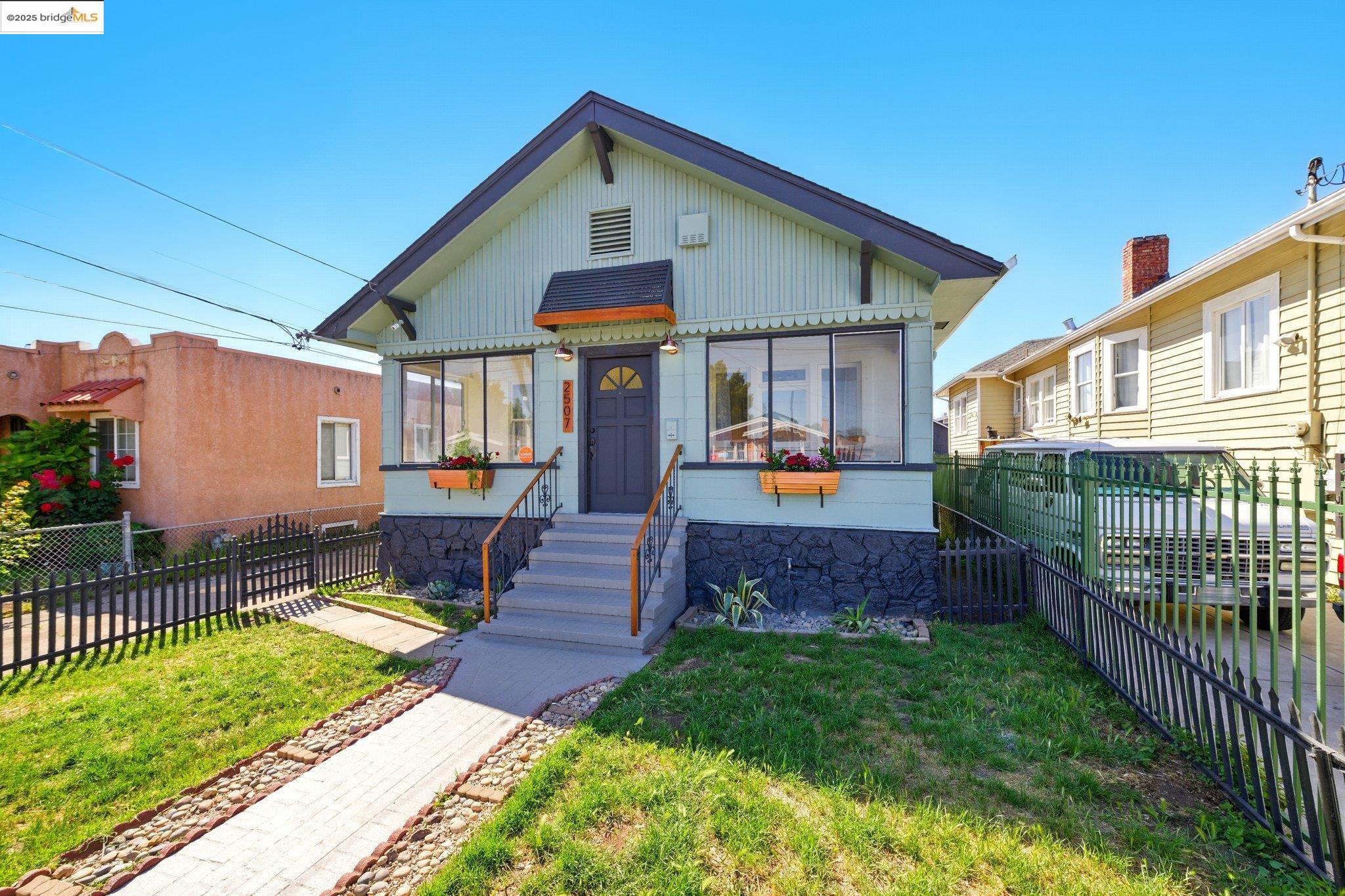 Detail Gallery Image 3 of 60 For 2507 63rd Ave, Oakland,  CA 94605 - 3 Beds | 2 Baths
