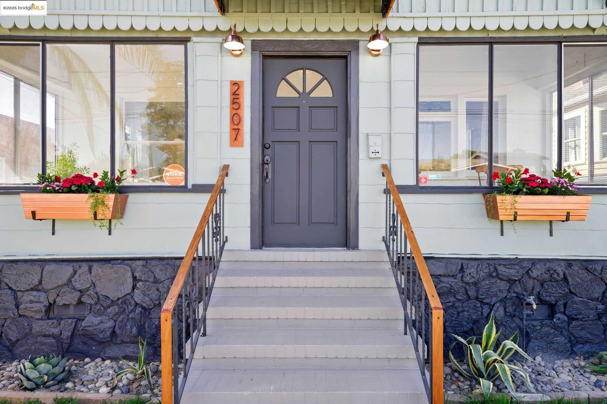 Detail Gallery Image 4 of 60 For 2507 63rd Ave, Oakland,  CA 94605 - 3 Beds | 2 Baths