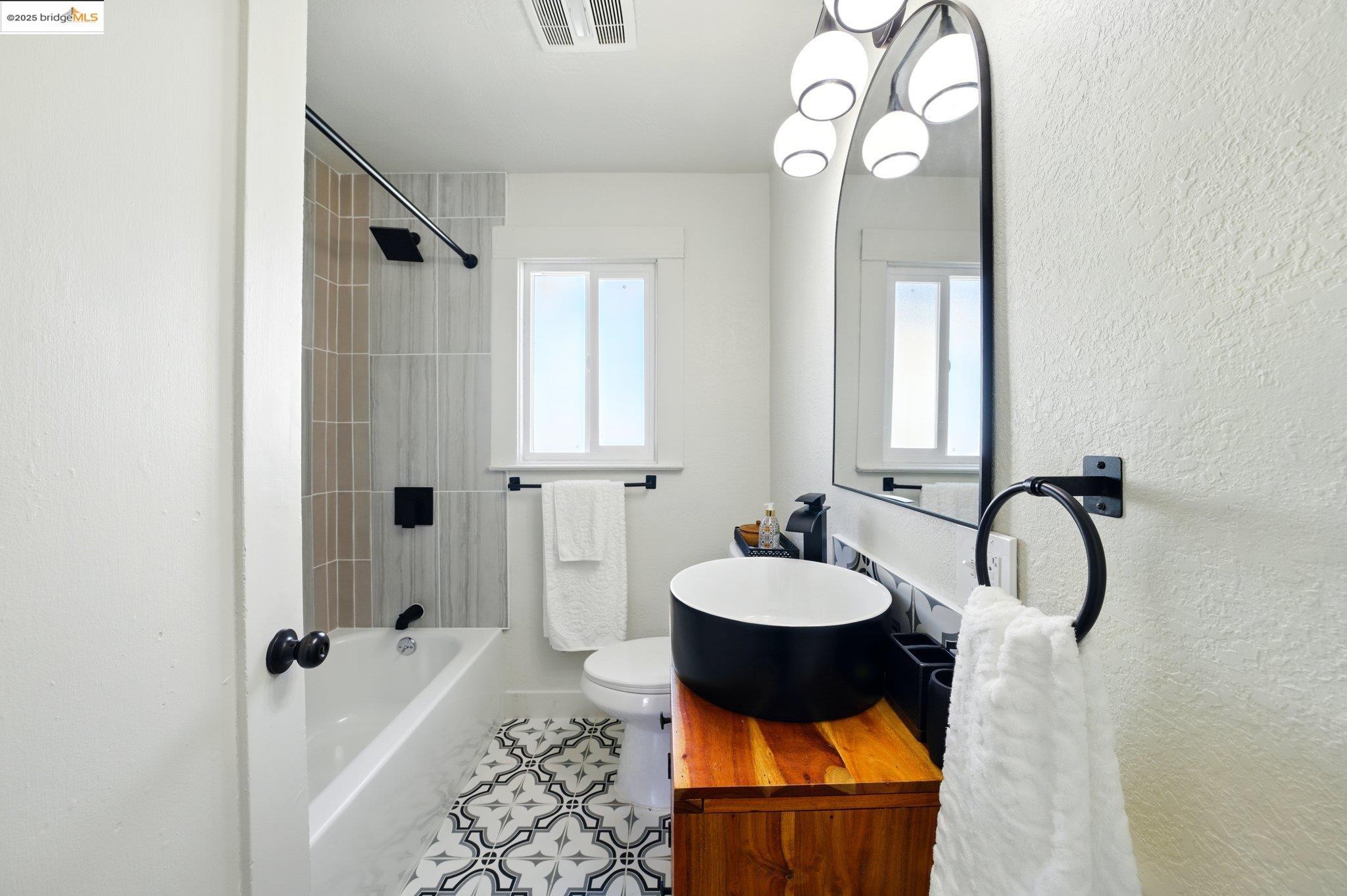 Detail Gallery Image 33 of 60 For 2507 63rd Ave, Oakland,  CA 94605 - 3 Beds | 2 Baths