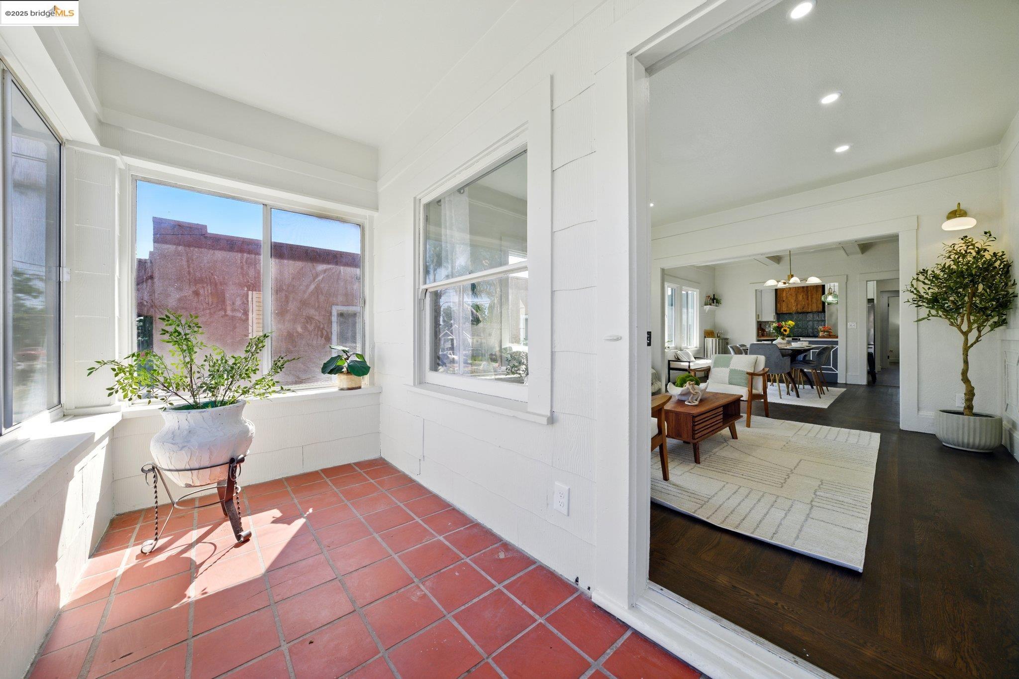 Detail Gallery Image 5 of 60 For 2507 63rd Ave, Oakland,  CA 94605 - 3 Beds | 2 Baths