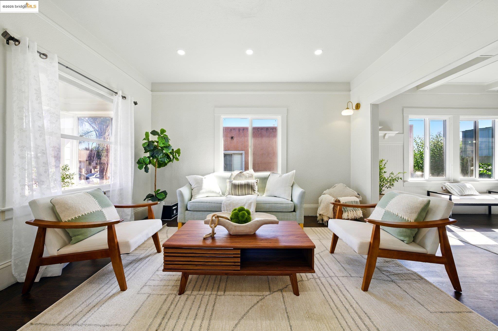 Detail Gallery Image 8 of 60 For 2507 63rd Ave, Oakland,  CA 94605 - 3 Beds | 2 Baths